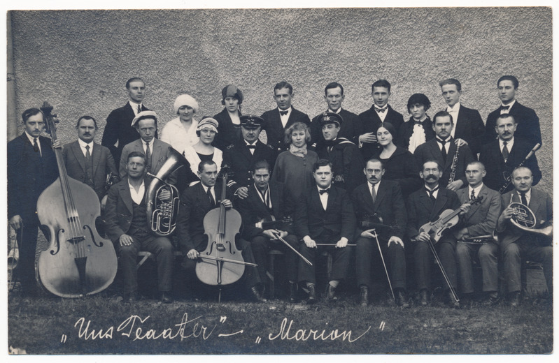 foto, Viljandi, Uus Teater, orkester ja näitlejad 1924/1925, I r par 5. A. Tõnison, kapellmeister, II r par 4. A. Hunt, näitejuht