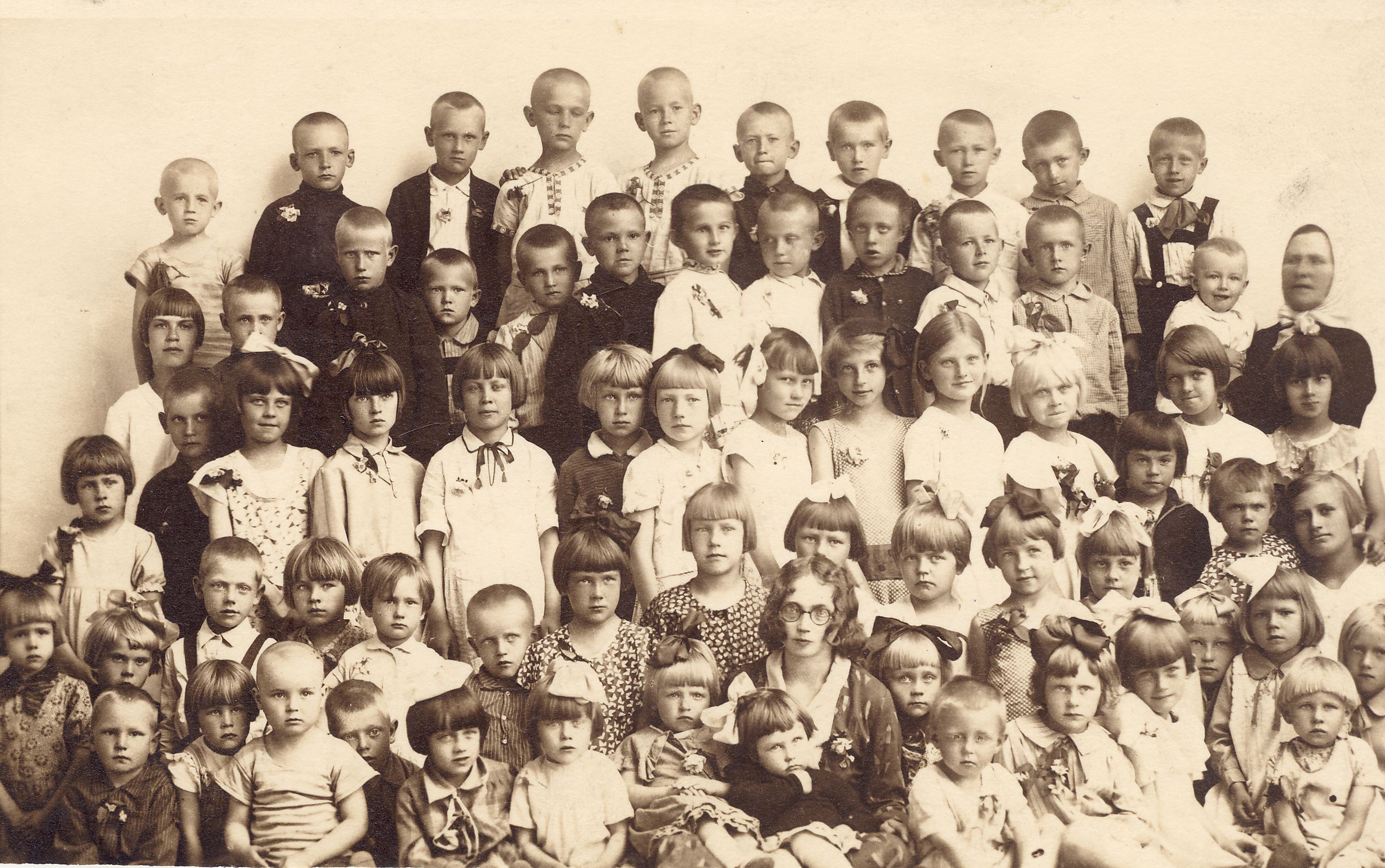 Valga linna lasteaia lapsed koos kasvataja Soosaarega