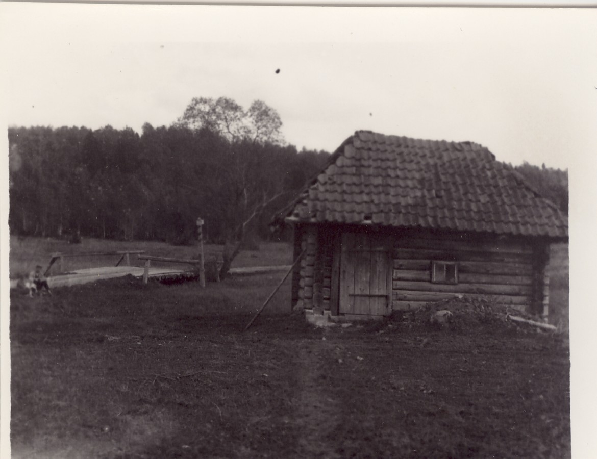 Saun Hellenurme koolimaja juures