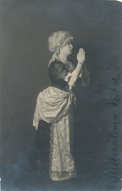 Lully Virkhaus metsaülema tütrena samanimelises operetis 1910. a paiku