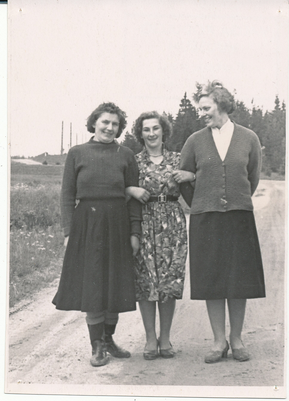 Marie Susi, Ivi Sootla, aino Reinup "Võidu" kolhoosist
