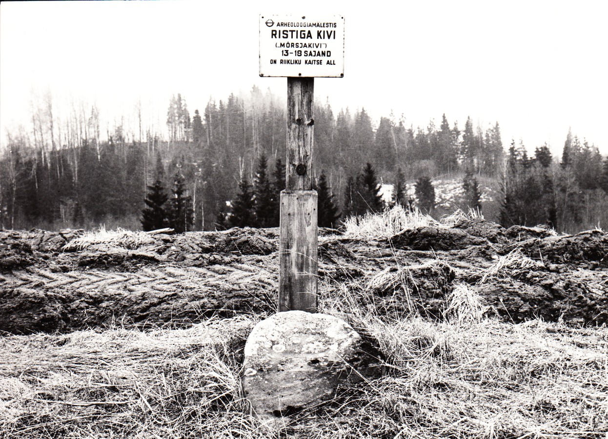 Ristiga kivi "Mõisakivi" 13.- 18. sajandist