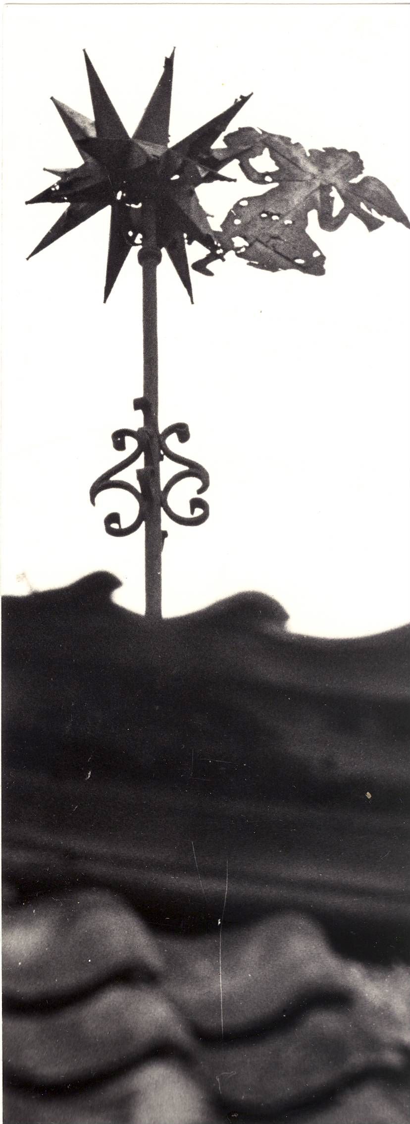 Tuulelipp Valga vana kabeli katusel.