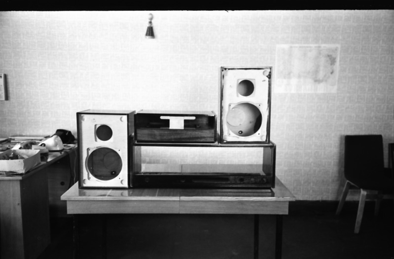 Valga Mööblivabrik "Estonia 00-6 stereo" kast kokku monteerituna.