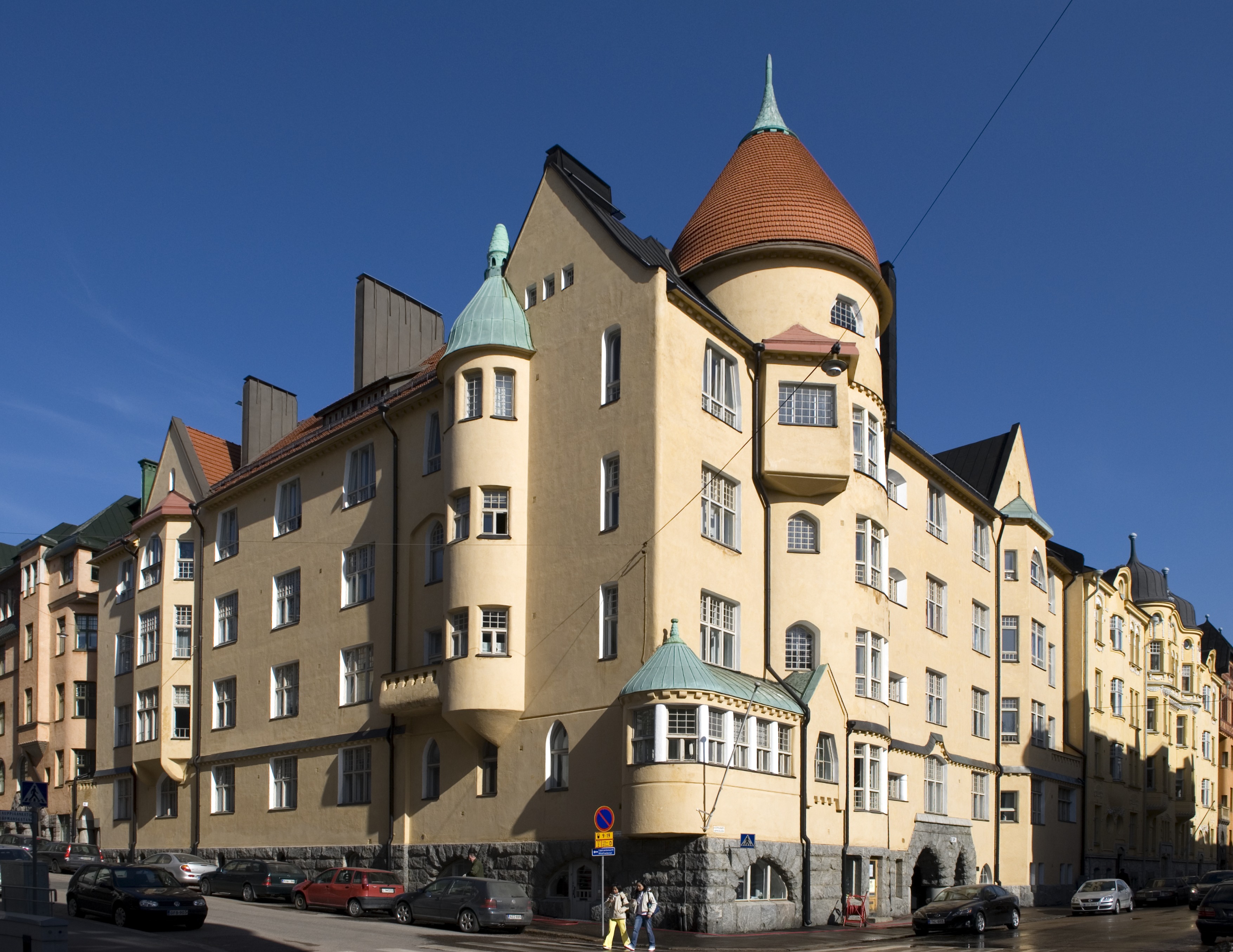 Kauppiaankatu 7 - Katajanokankatu 1. As. Oy Olofsborg. Arkkitehdit Gesellius, Lindgren & Saarinen, valm. 1902.