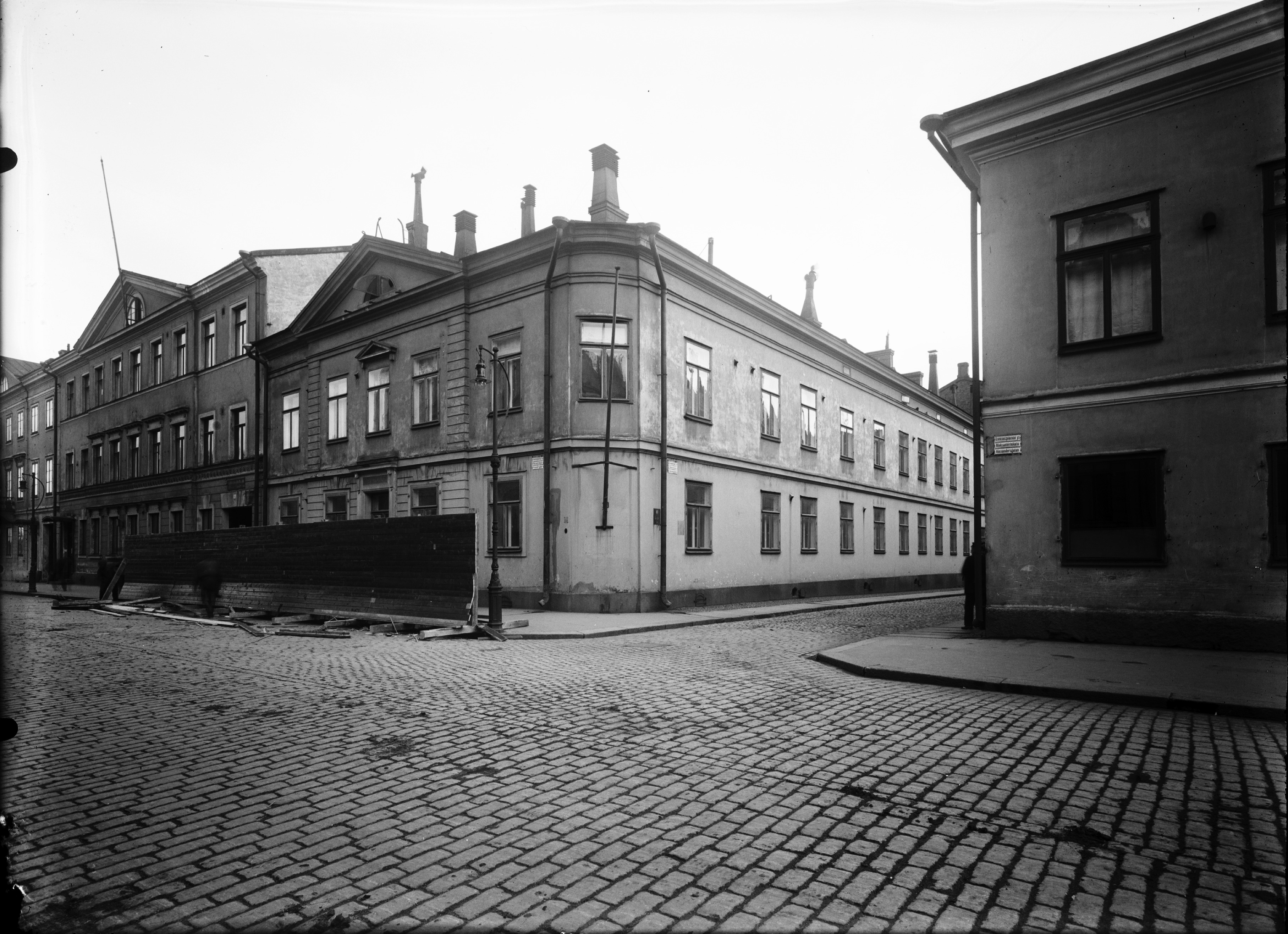 Aleksanterinkatu 10. - Helenankatu 5. Aleksanterinkatu 8.