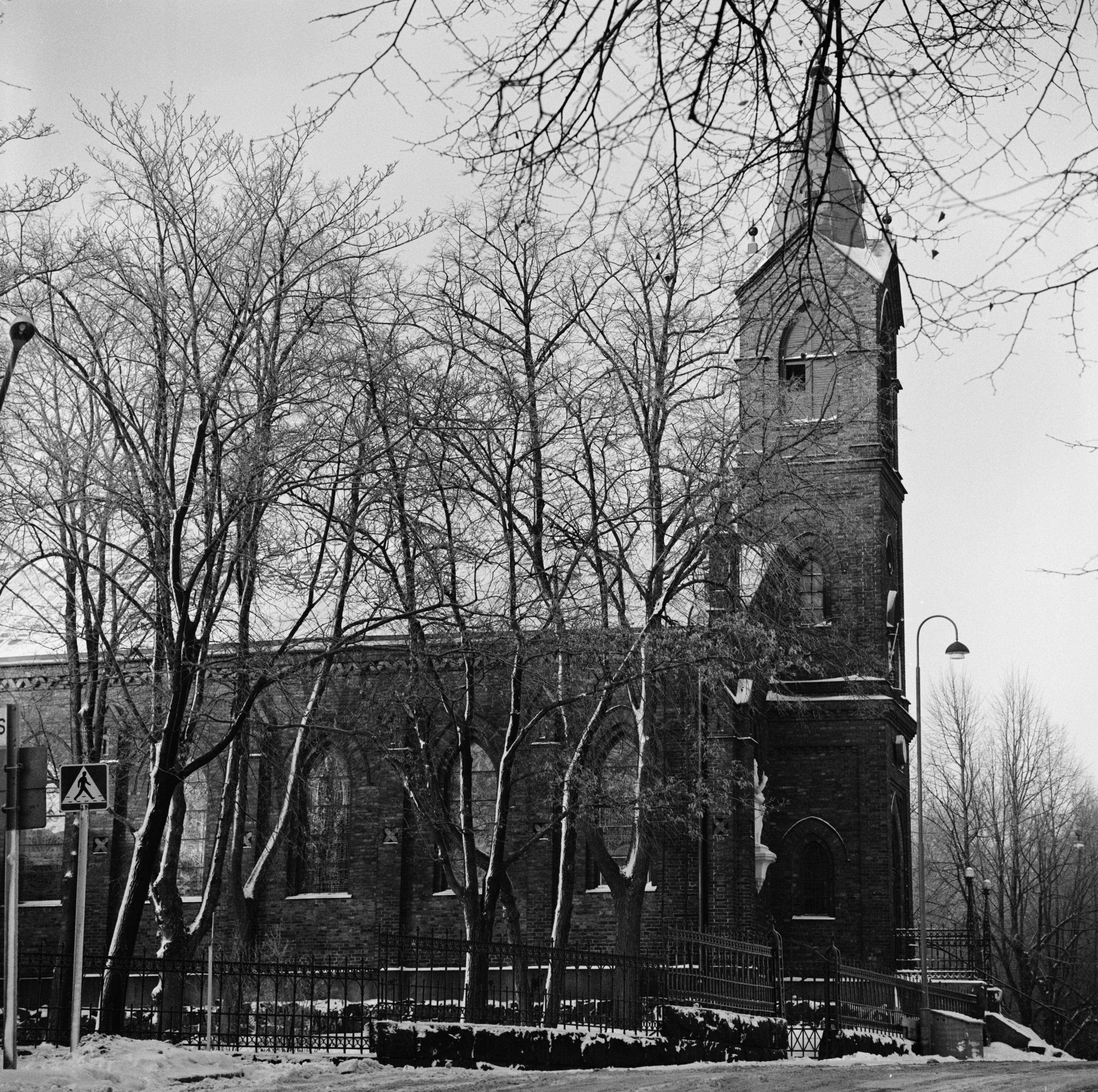 Katolinen Pyhän Henrikin kirkko, Puistokatu 1a.