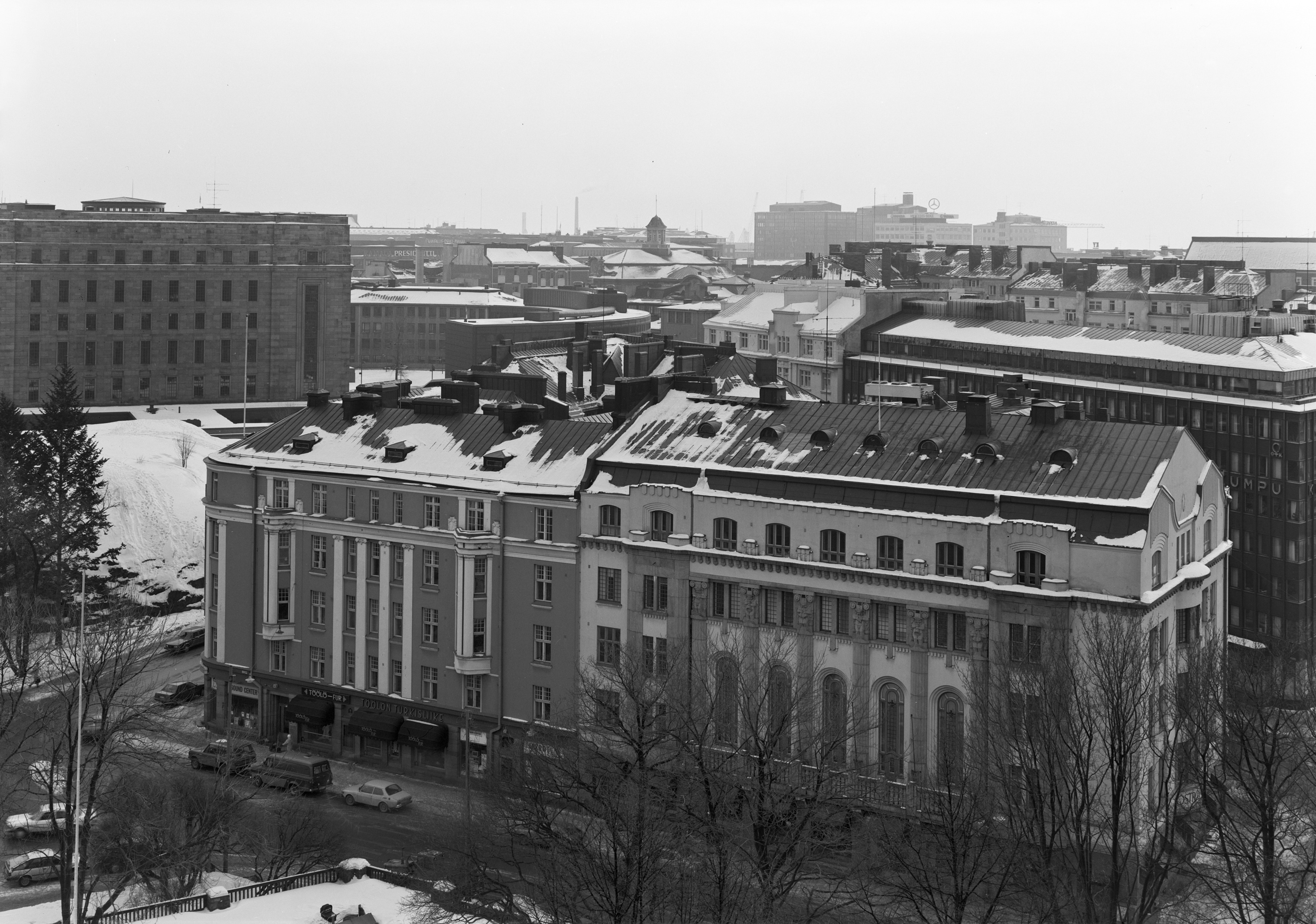 Panoraama Kansallismuseon tornista etelään. Museokatu 8, 10.