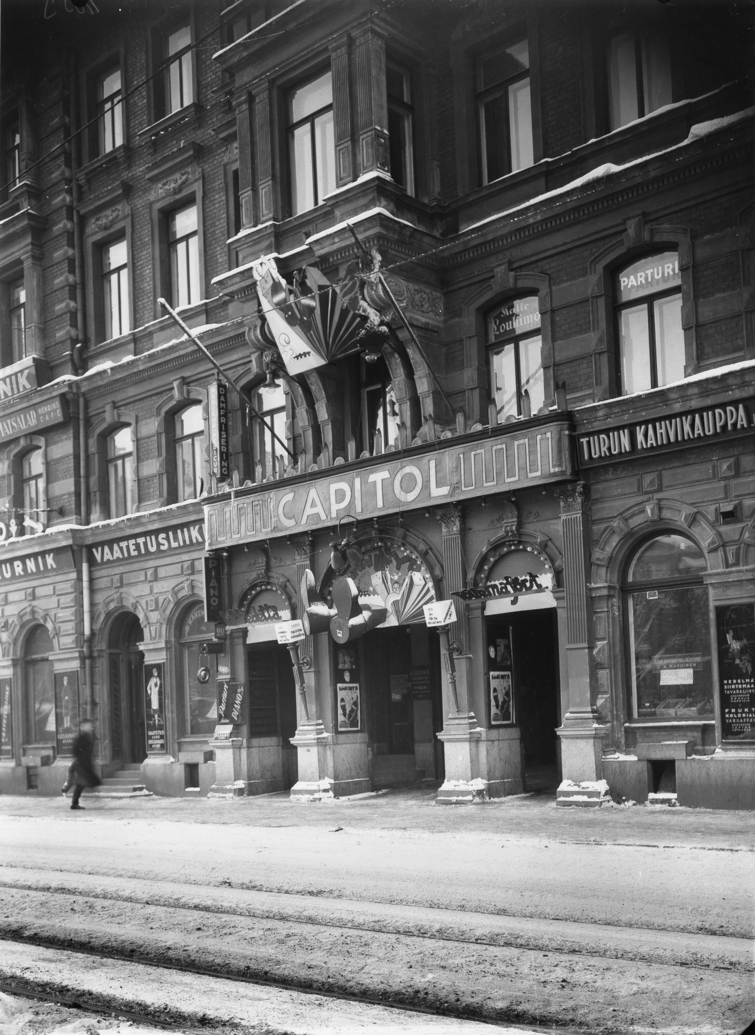 Elokuvateatteri Capitol, Mannerheimintie 16. Sisäänkäynti.