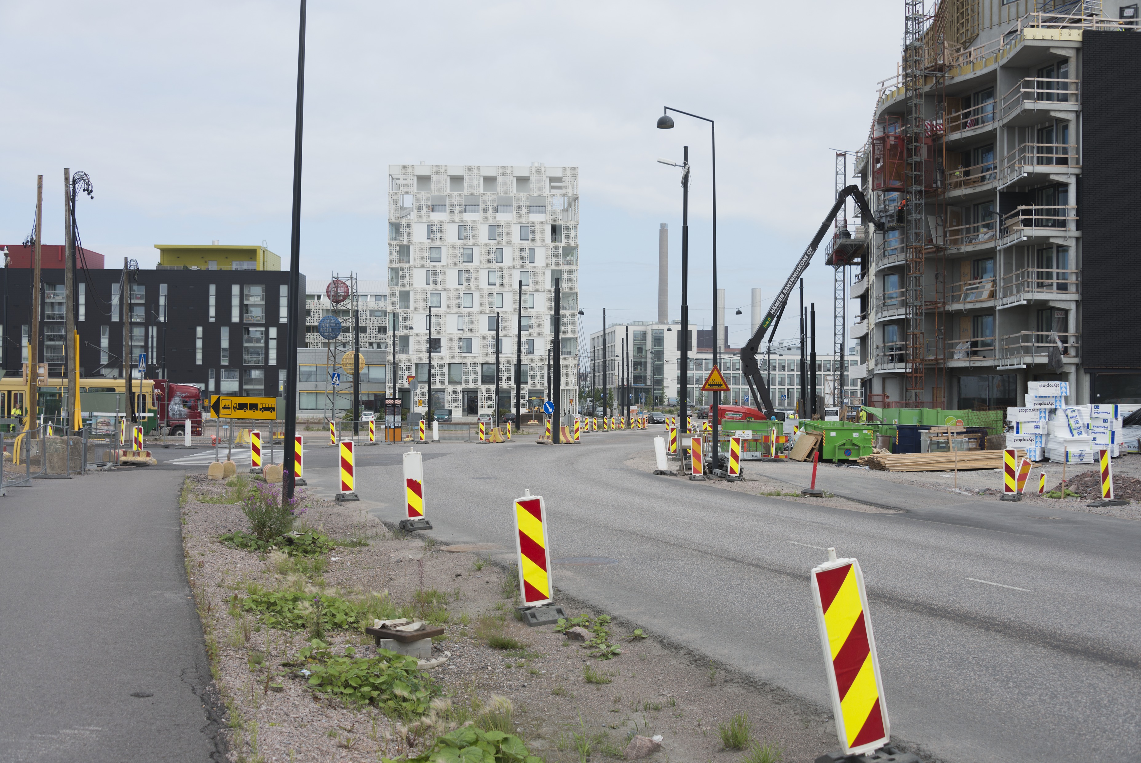 Jätkäsaaren dokumentointi. Länsisatamankatu 26-28 kortteli rakenteilla. Taustalla Saukontori 2 ja Länsisatamankatu 23. Etualalla tilapäisiä katujärjestelyjä.