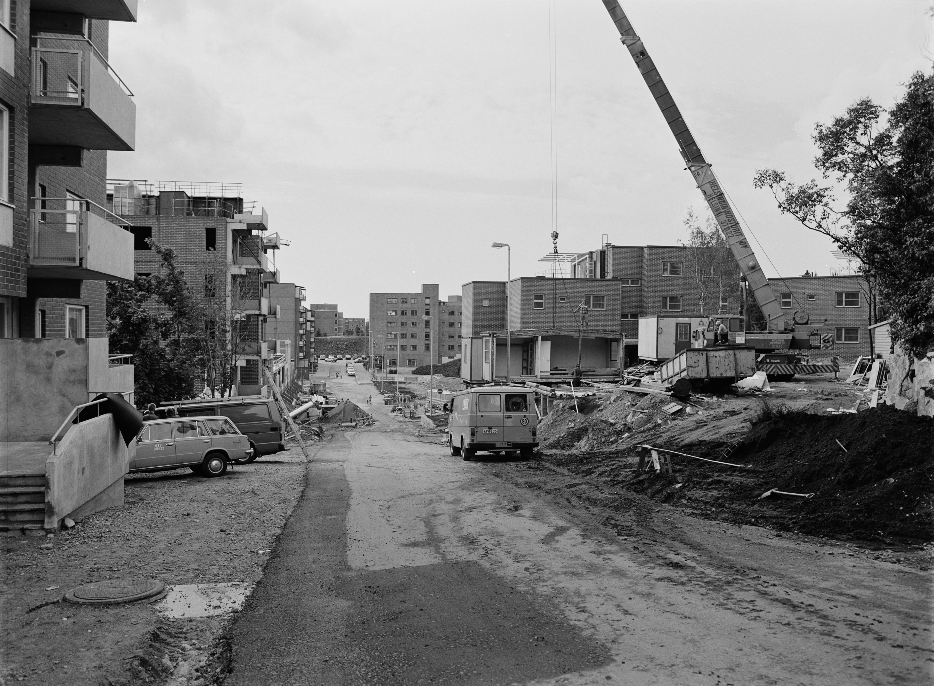 Pasila Länsi-Pasila.  Vasemmalla Maistraatinkatu 5.  Oikealla Maistraatinkatu 4.