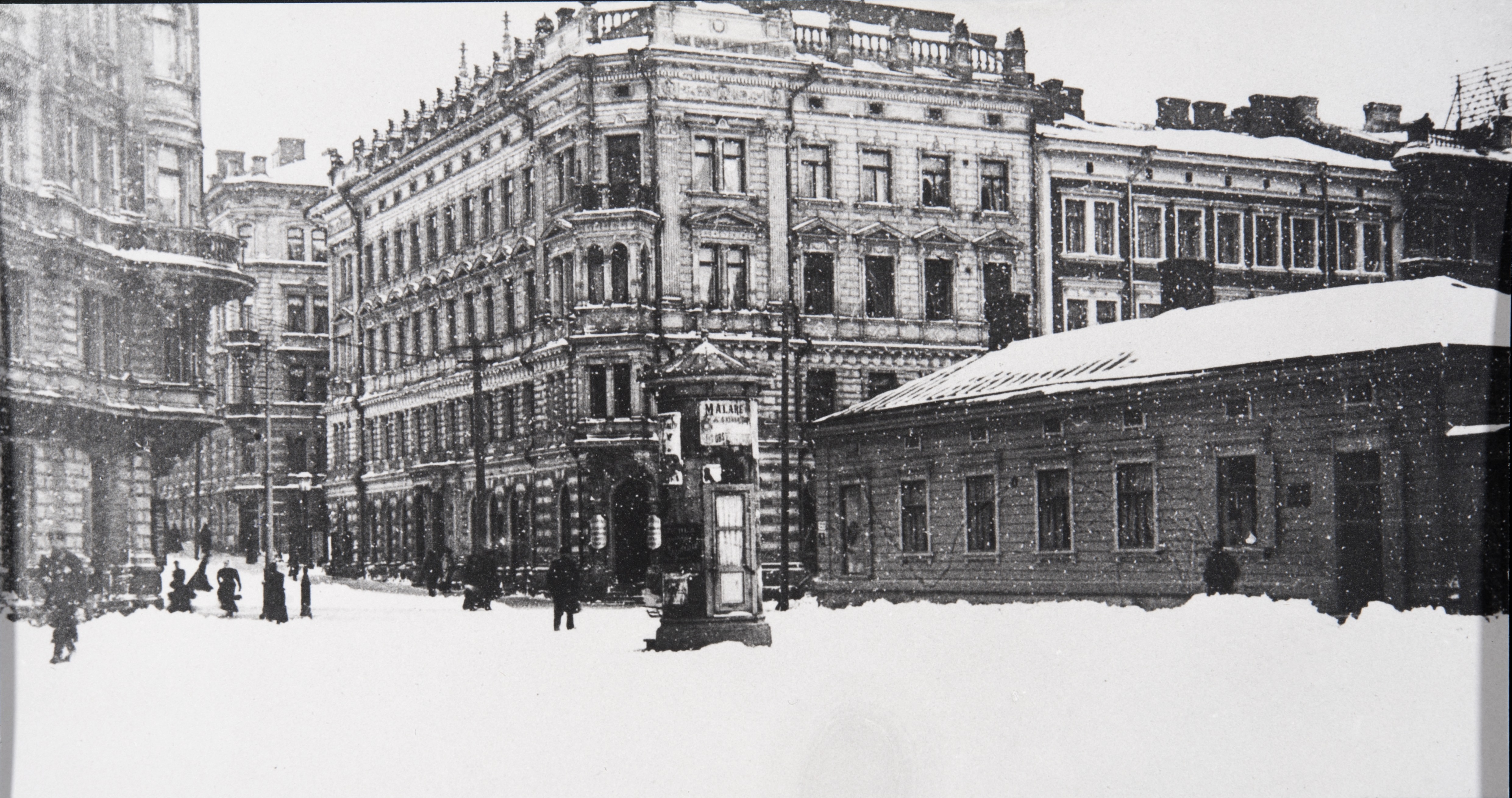Yrjönkatu 4, 6. Yrjönkatu 4. rakennuttaja A.R. ja Hilma Svanström v 1890.