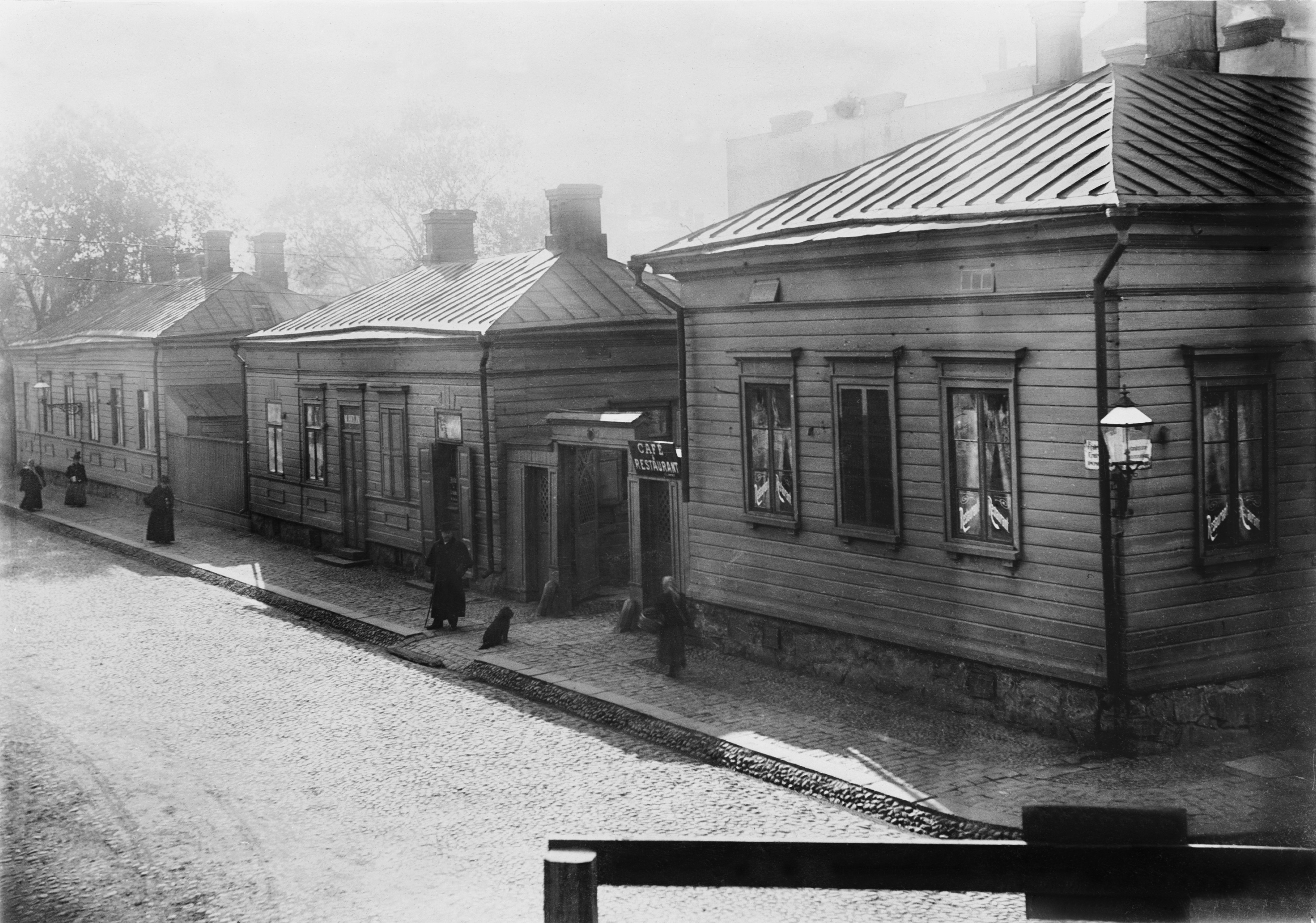 Fredrikinkatu 22, 20,  Uudenmaankatu 32.