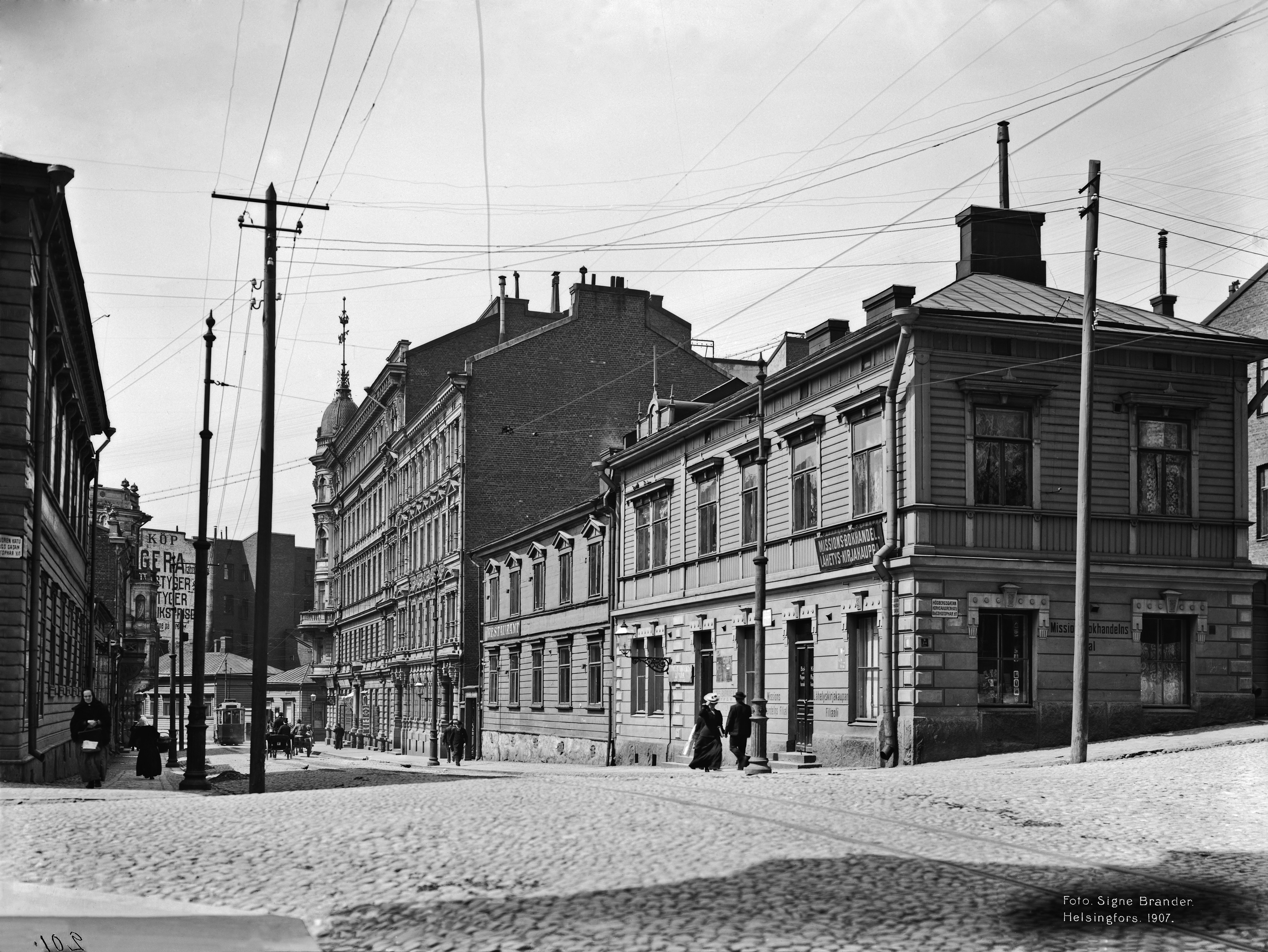 Pieni Roobertinkatu 7, 9, 11, 13.