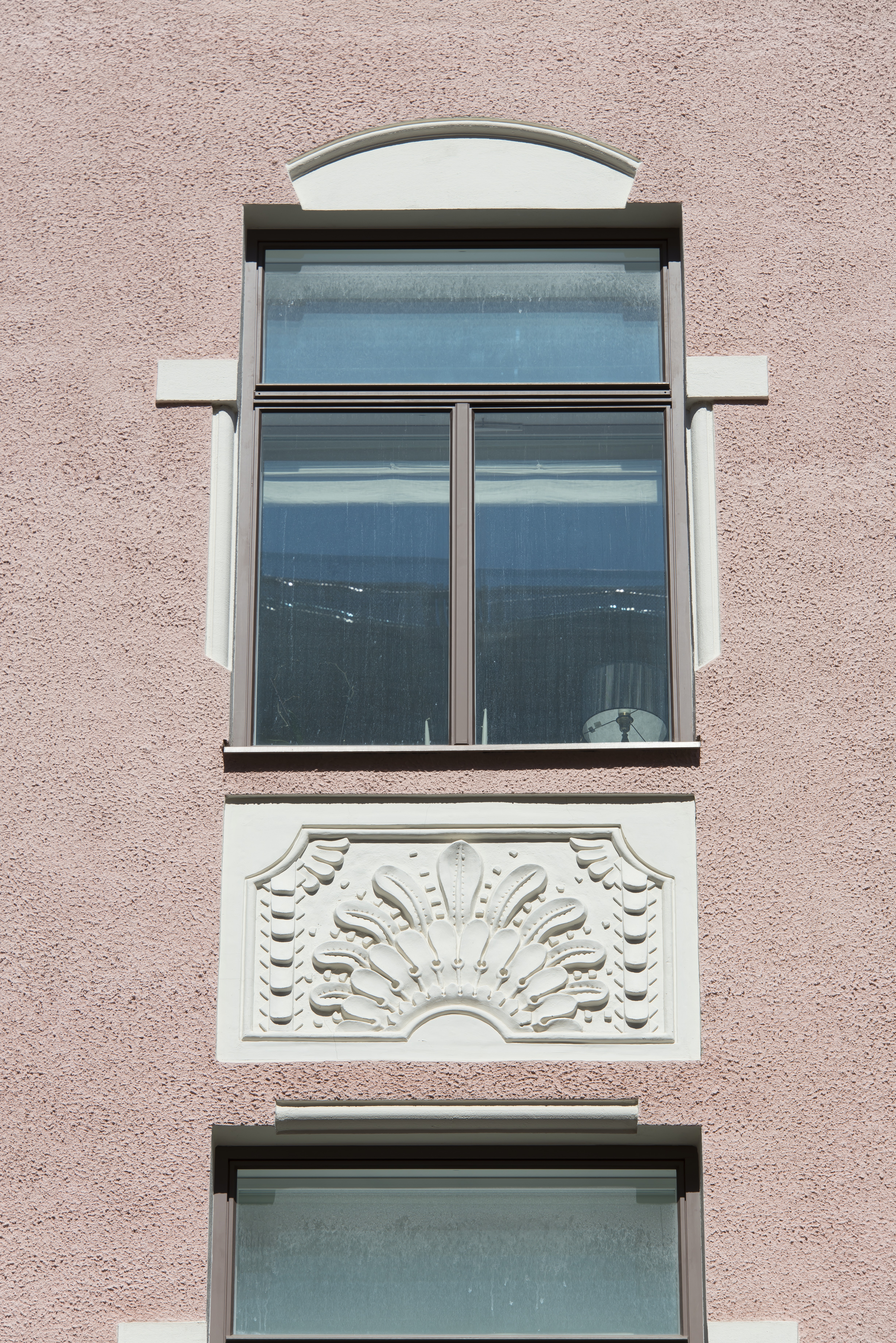 Pietarinkatu 7 - Neitsytpolku 8. G.W. Nybergin suunnittelema rakennus vuodelta 1905.