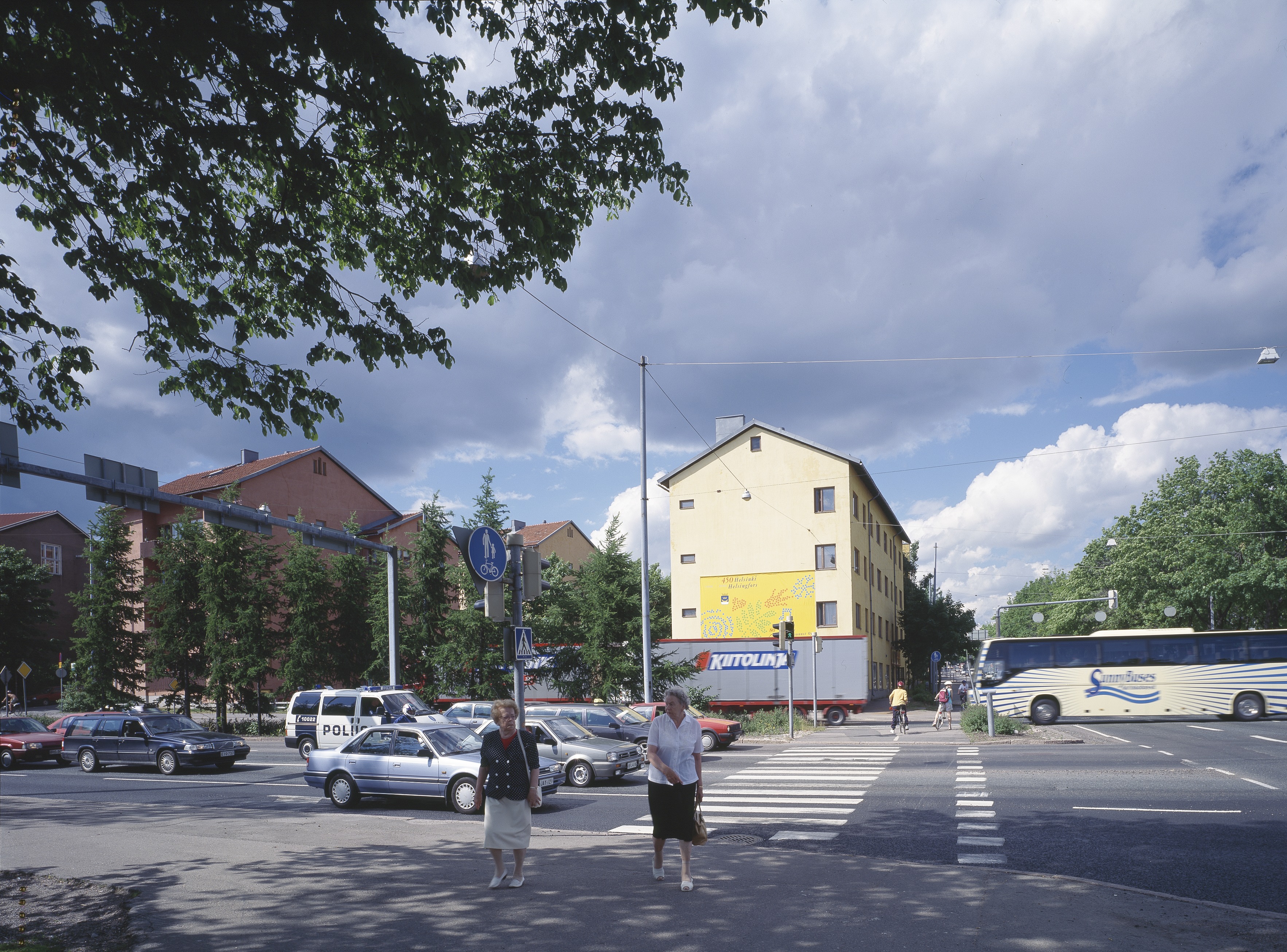 Mäkelänkatu 78 - 82, Käpylä. Kulttuuripääkaupunki mainos seinämaalauksena.