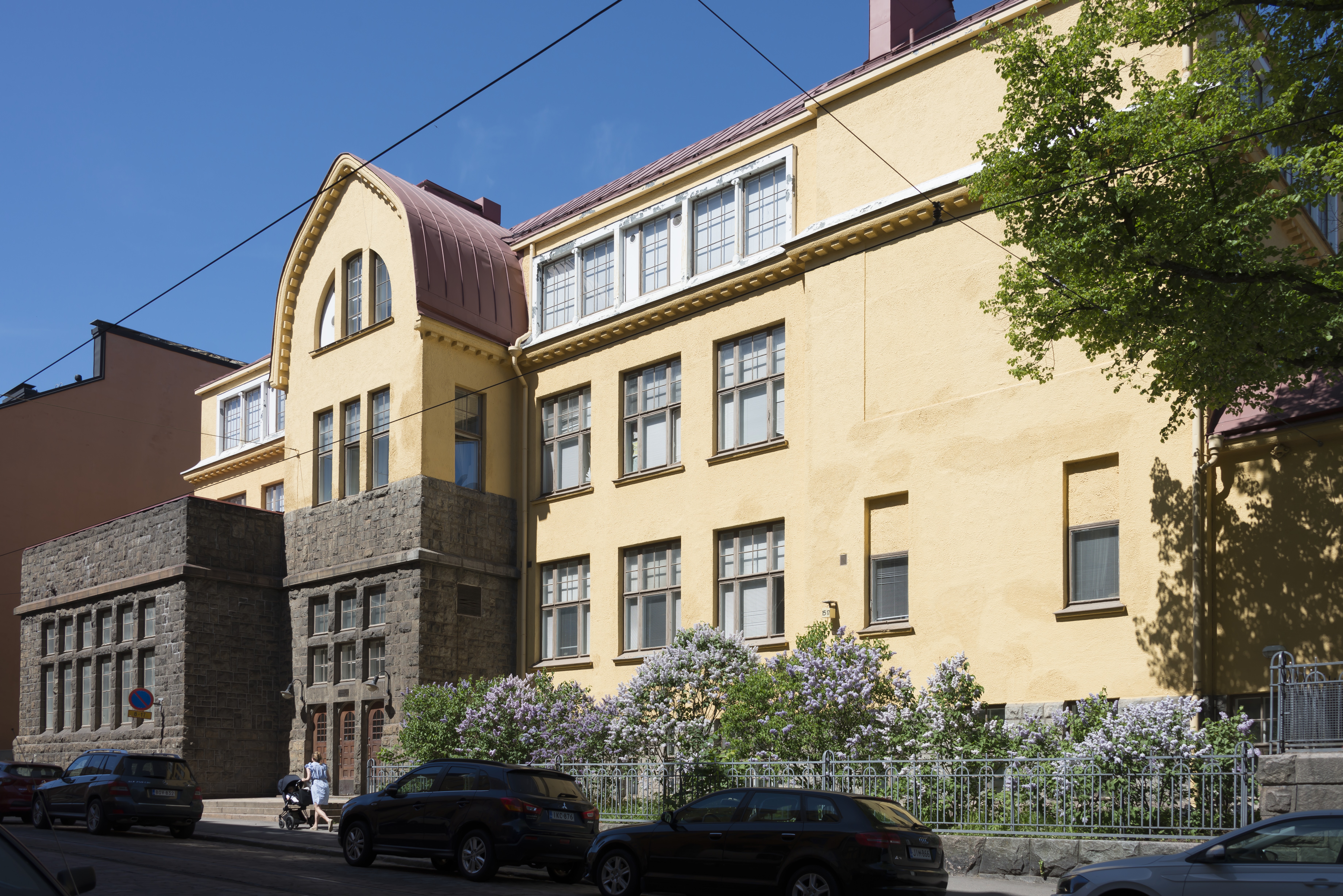 Tehtaankadun ala-asteen koulu. Tehtaankatu 15-17. Albert Nybergin suunnittelema koulurakennus vuodelta 1908.