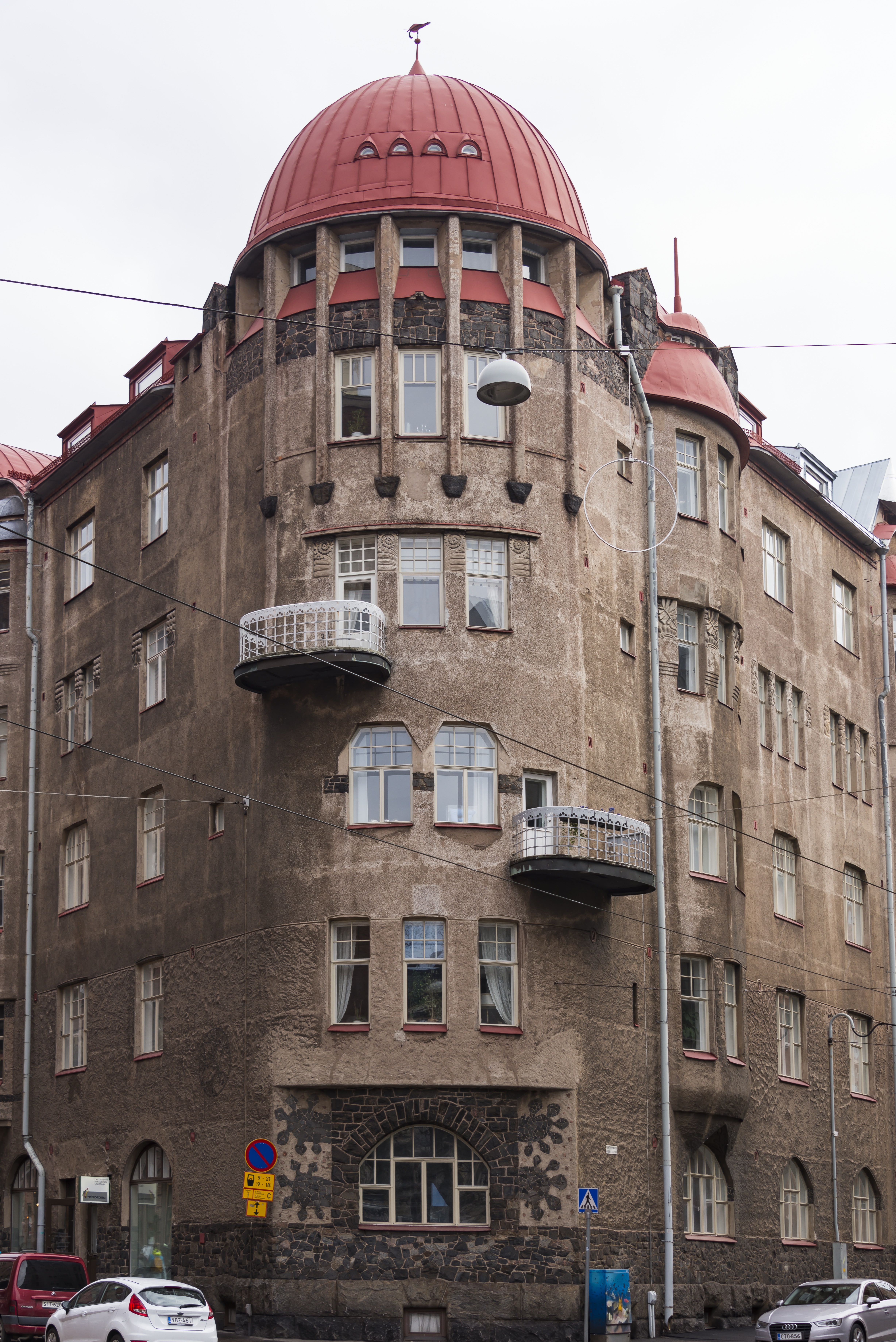 Kapteeninkatu 11 - Tehtaankatu 9. Usko Nyströmin suunnittelema "Schalinin talo" vuodelta 1902.