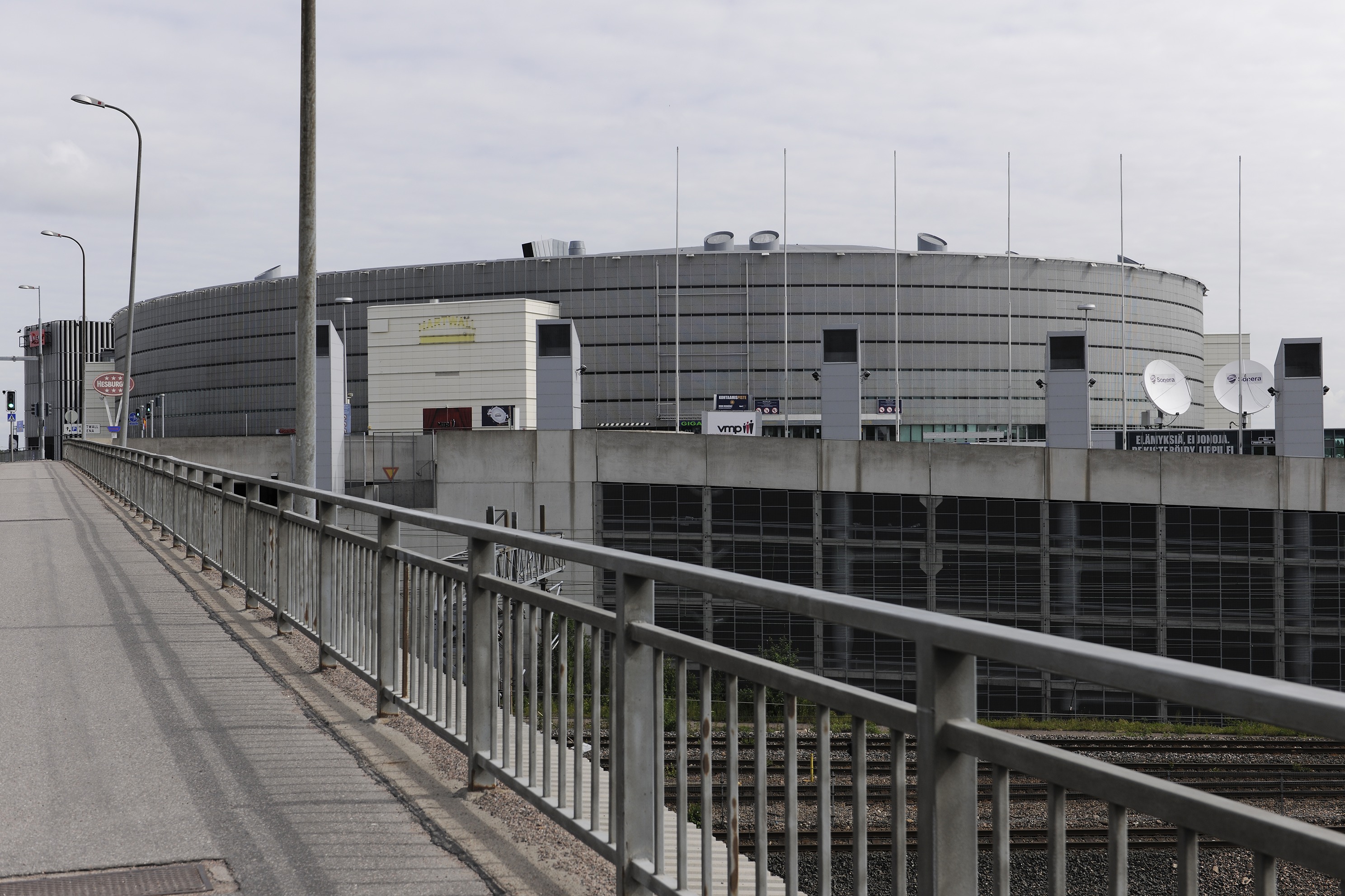 Leijona-aukio, Veturitie 13. Keski-Pasilassa sijaitseva monitoimihalli Hartwall Arena, suunnittelija KVA Arkkitehdit 1995-2004.