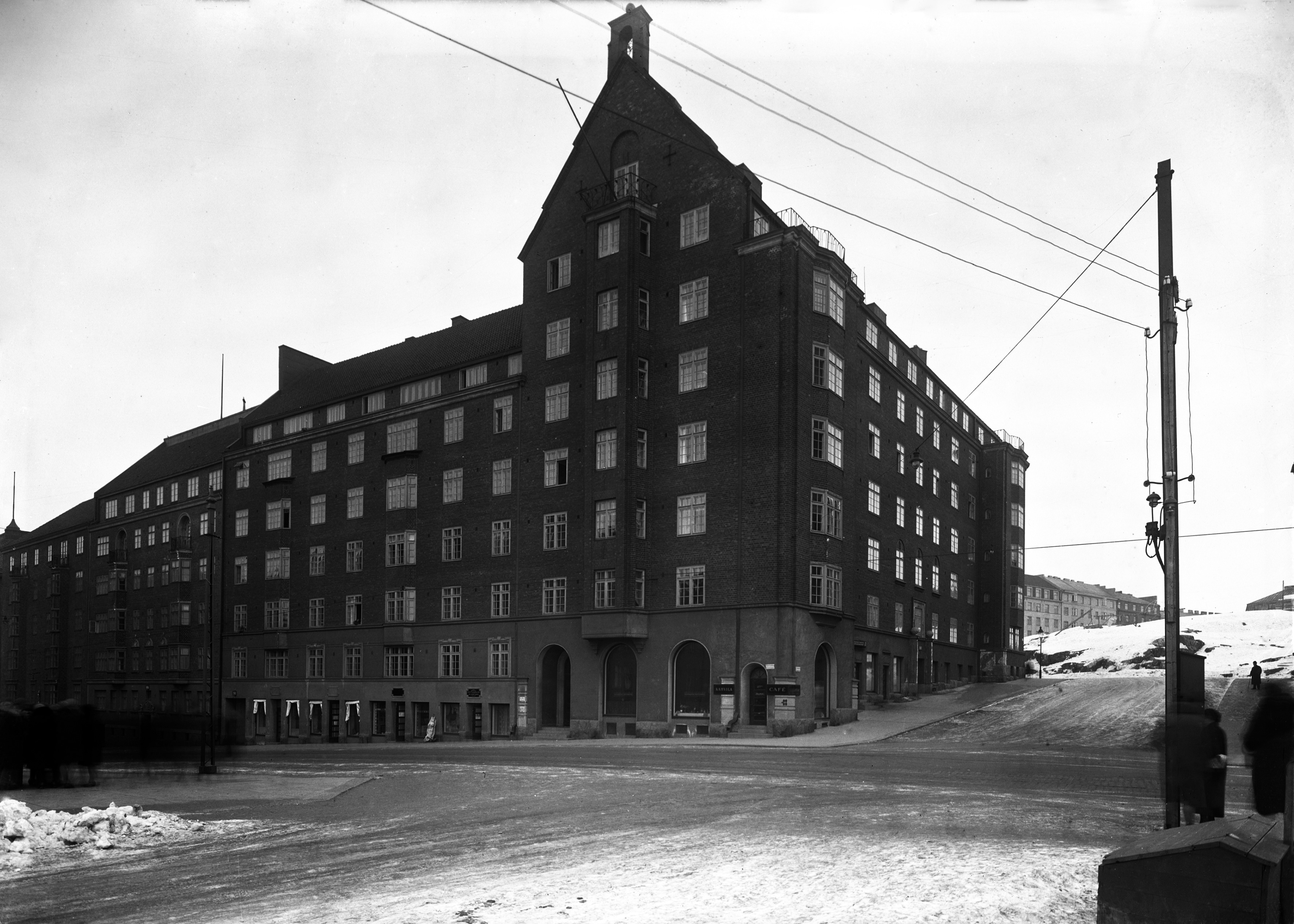Runeberginkatu 31, 33. - Sammonkatu 1.