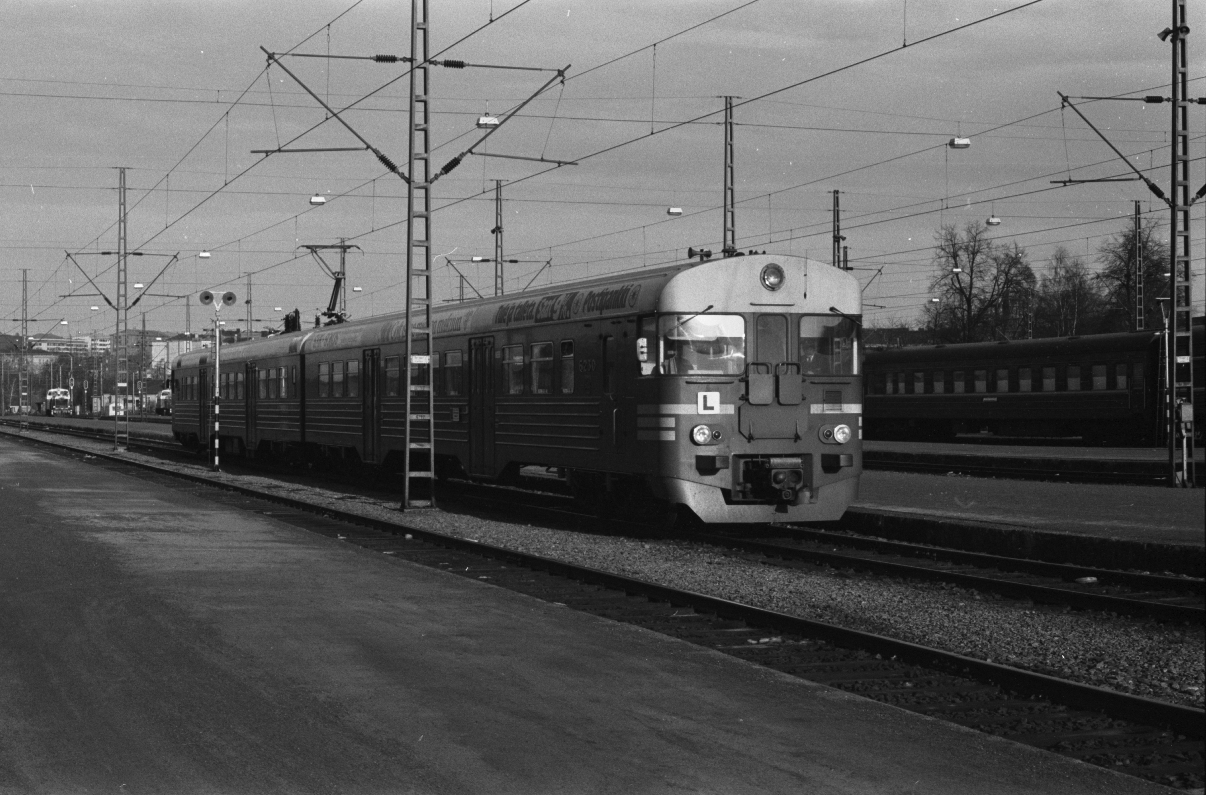 Helsingin rautatieasema. Sähköjuna, L-juna Helsingin rautatieasemalla.