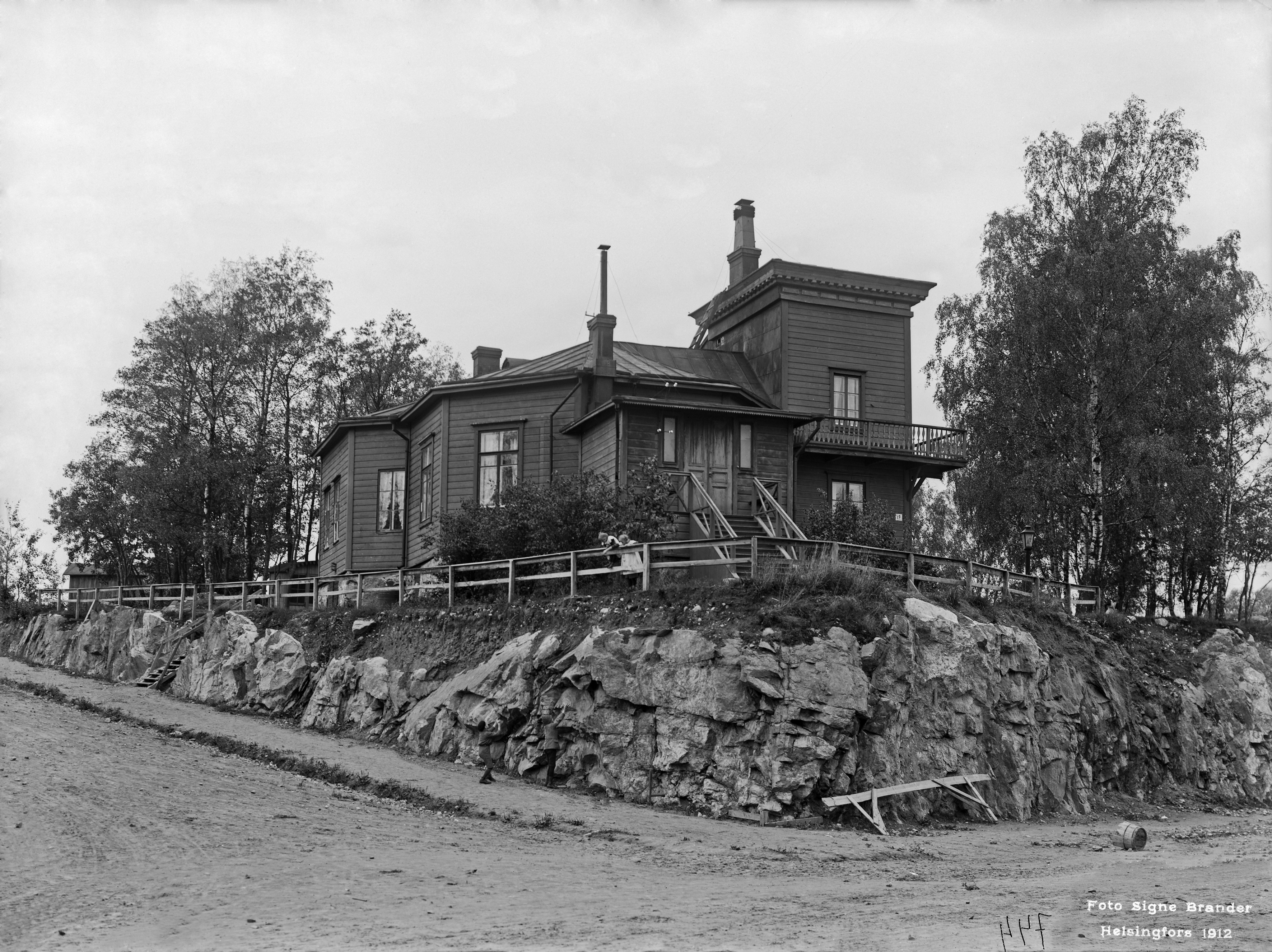 Bergan huvila-alue, Villa Jonasberg.  Nykyinen Töölönkatu 12.  Kuvattu nykyisen Töölönkatu 9:n kohdalta luoteeseen.
