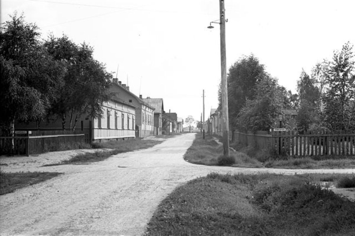 Poikkikatu 4