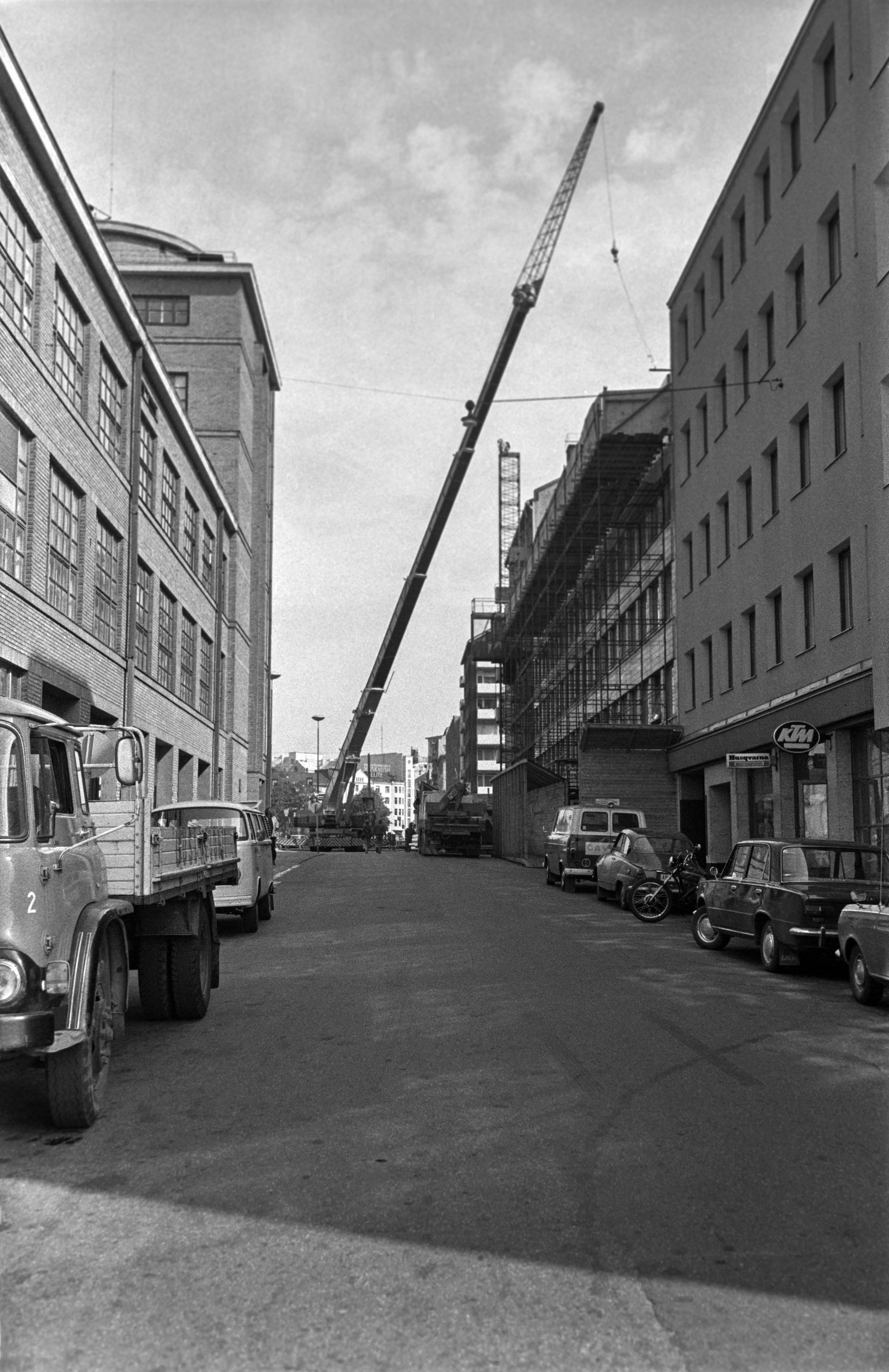 Vasemmalla Ruoholahdenkatu 21, oikealla Ruoholahdenkatu 24.