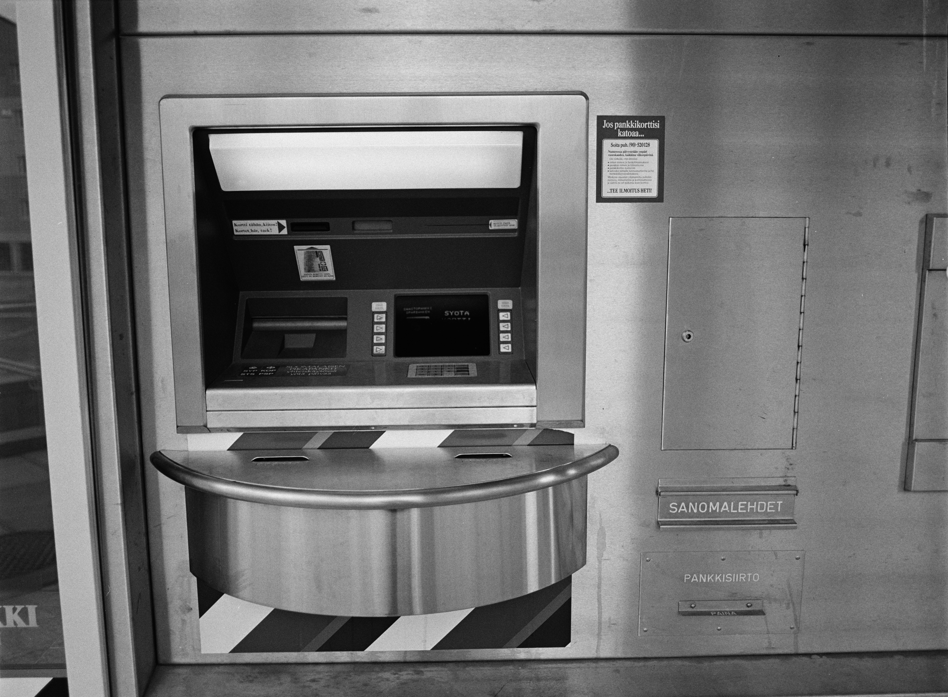 Pankkiautomaatti Mannerheimintie 170:ssä.
