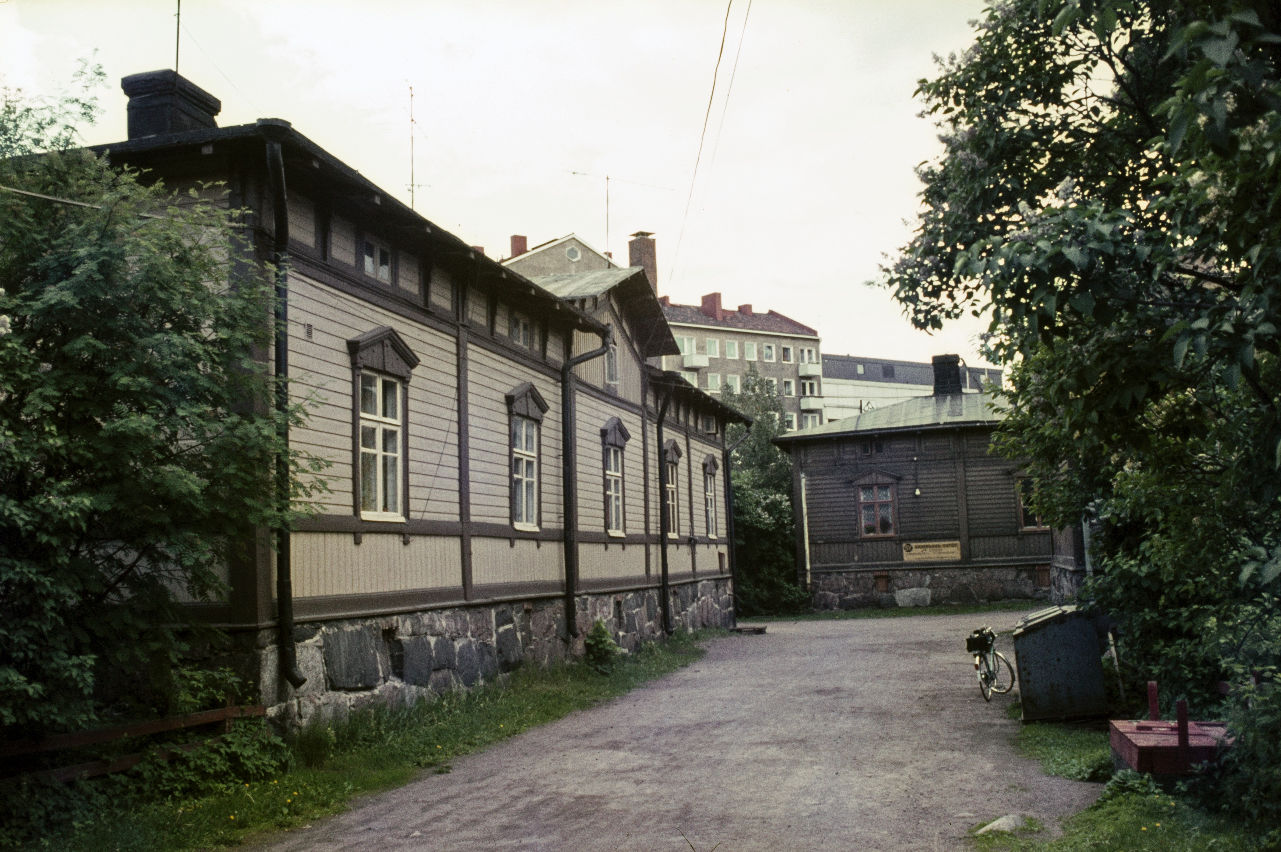 Ruoholahden villat, Lastenkodinkadun ja Porkkalankadun välissä.