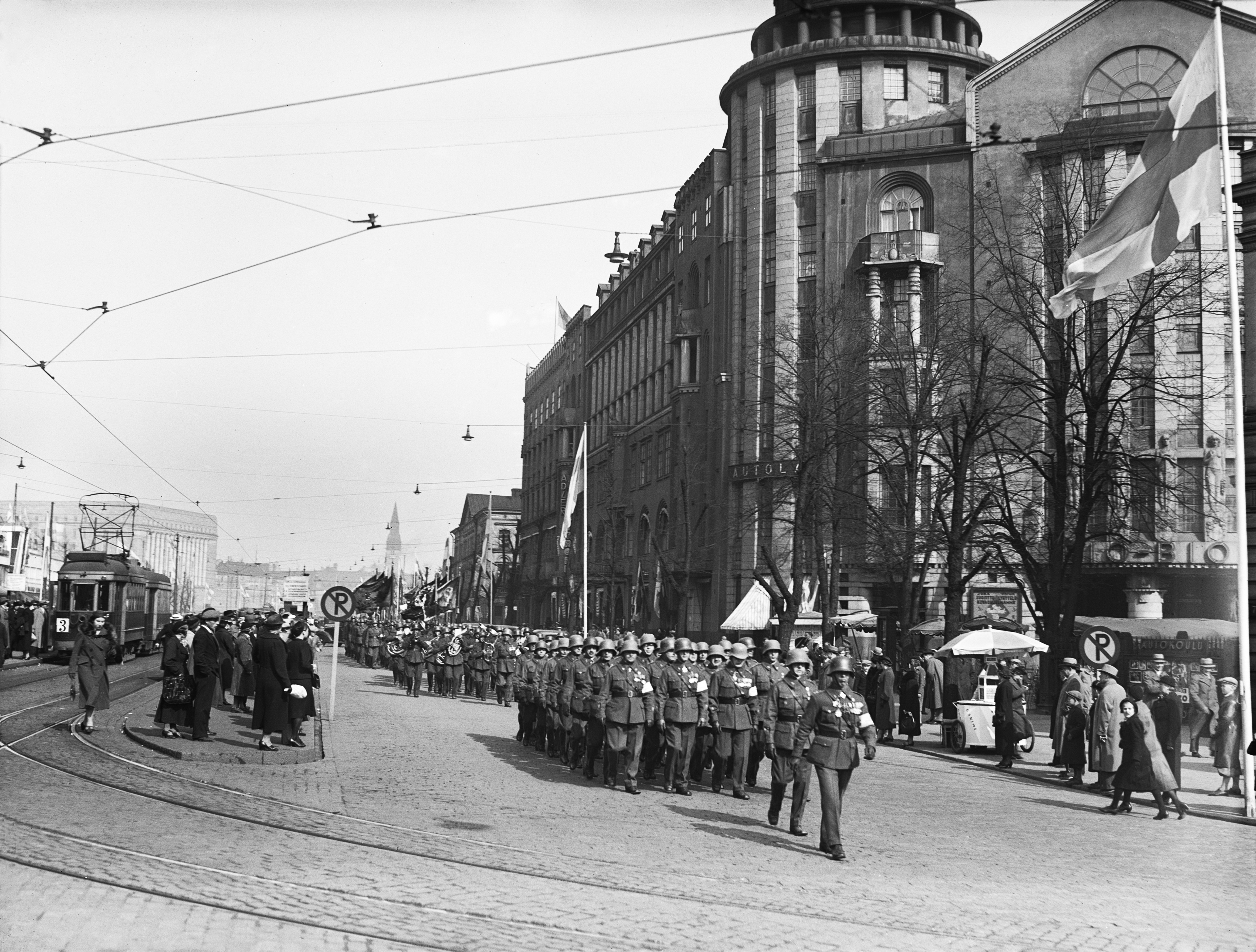 Suojeluskunnan paraati.