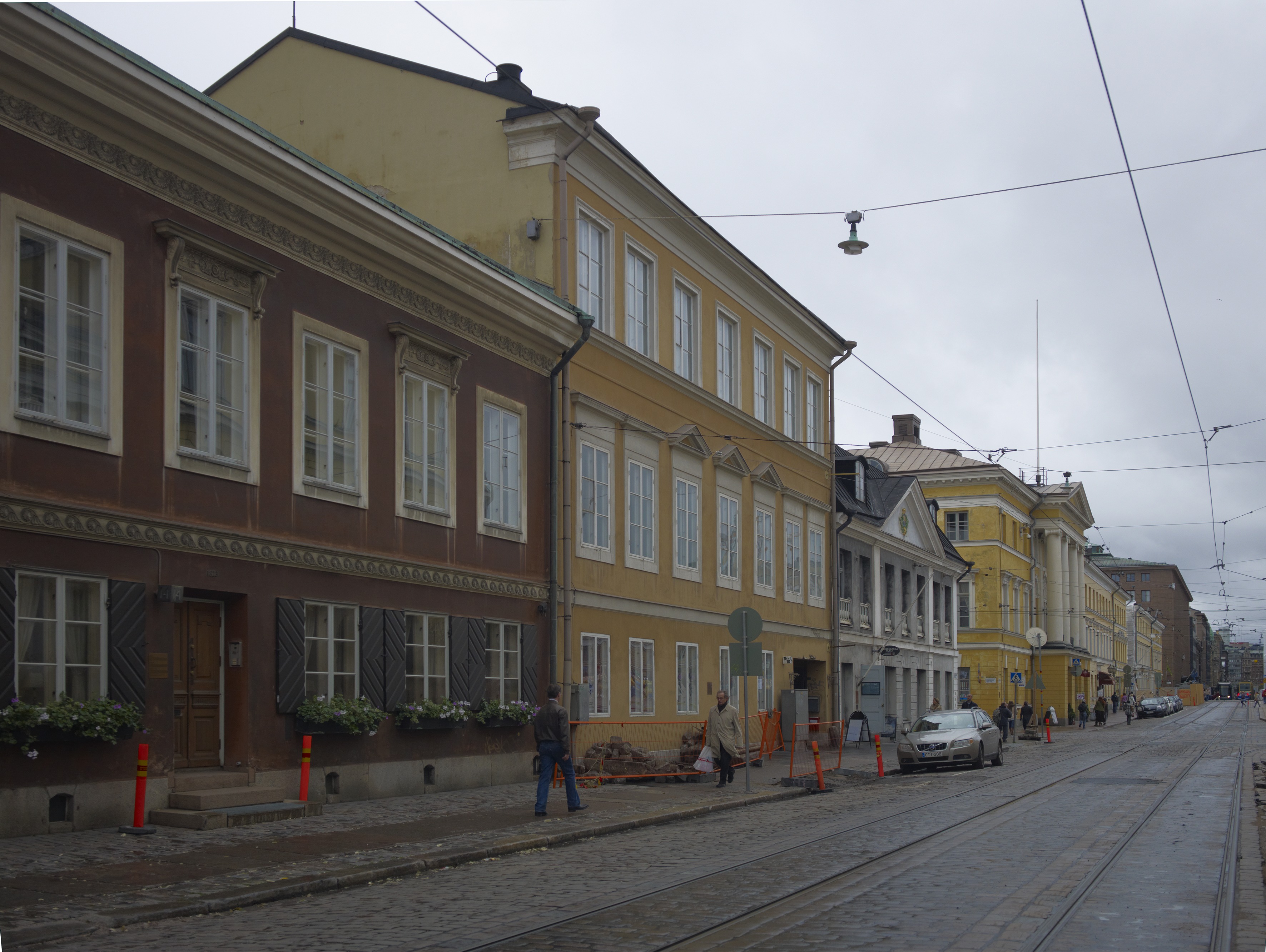 Aleksanterinkatu 14, Brummerin talo, ylipormestarin virka-asunto,  16, Remanderin talo ja 18, Sederholmin talo.