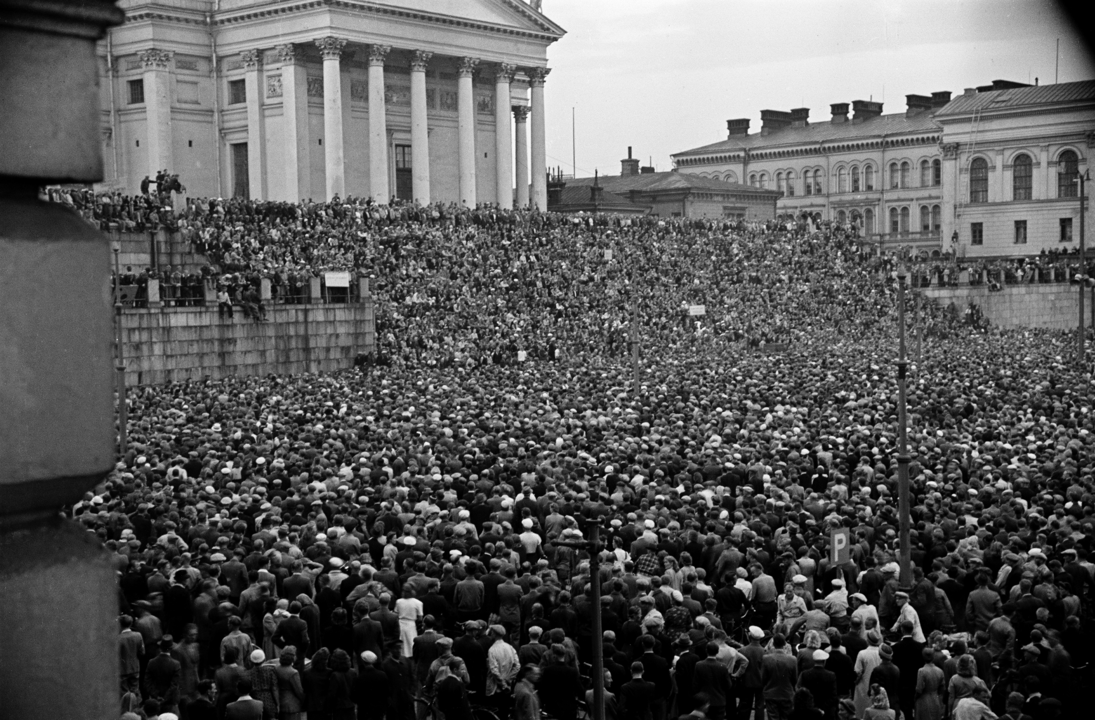 A demonstration organized by the Communists at the Senate on the issue of war guilt.