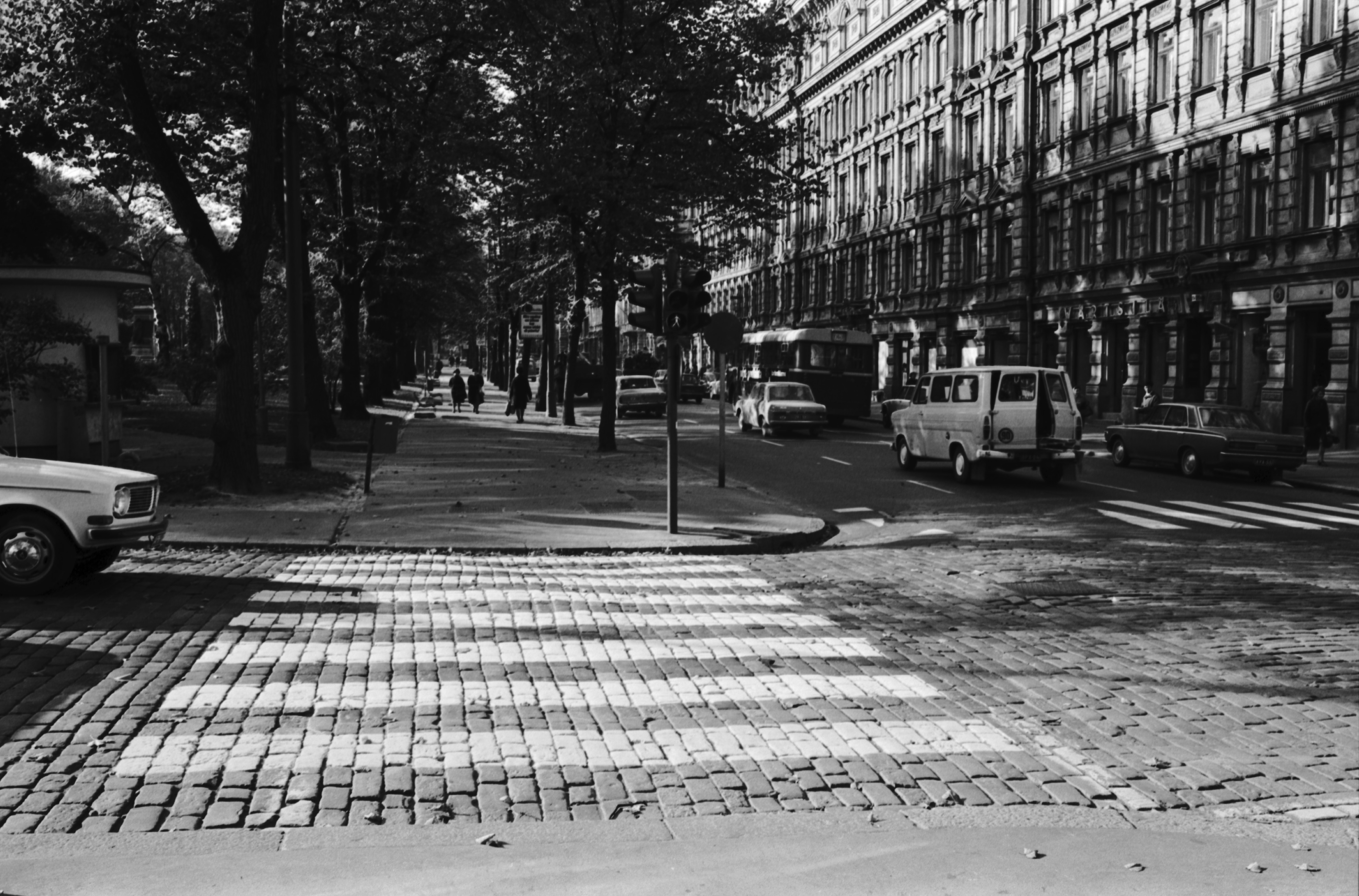 Pohjoisesplanadia Fabianinkadun kulmasta Mannerheimintien suuntaan