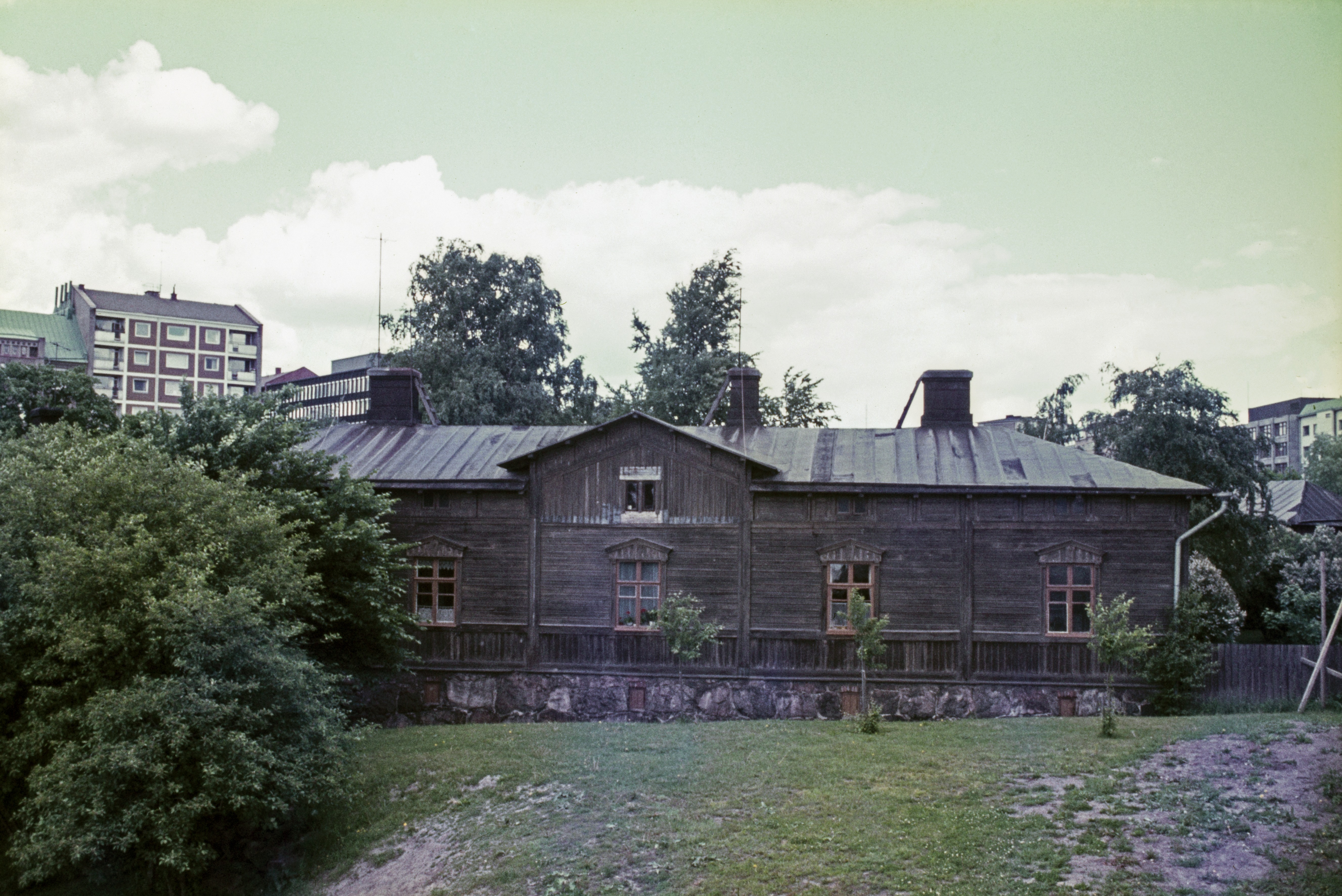 Ruoholahden villat, Lastenkodinkadun ja Porkkalankadun välissä.