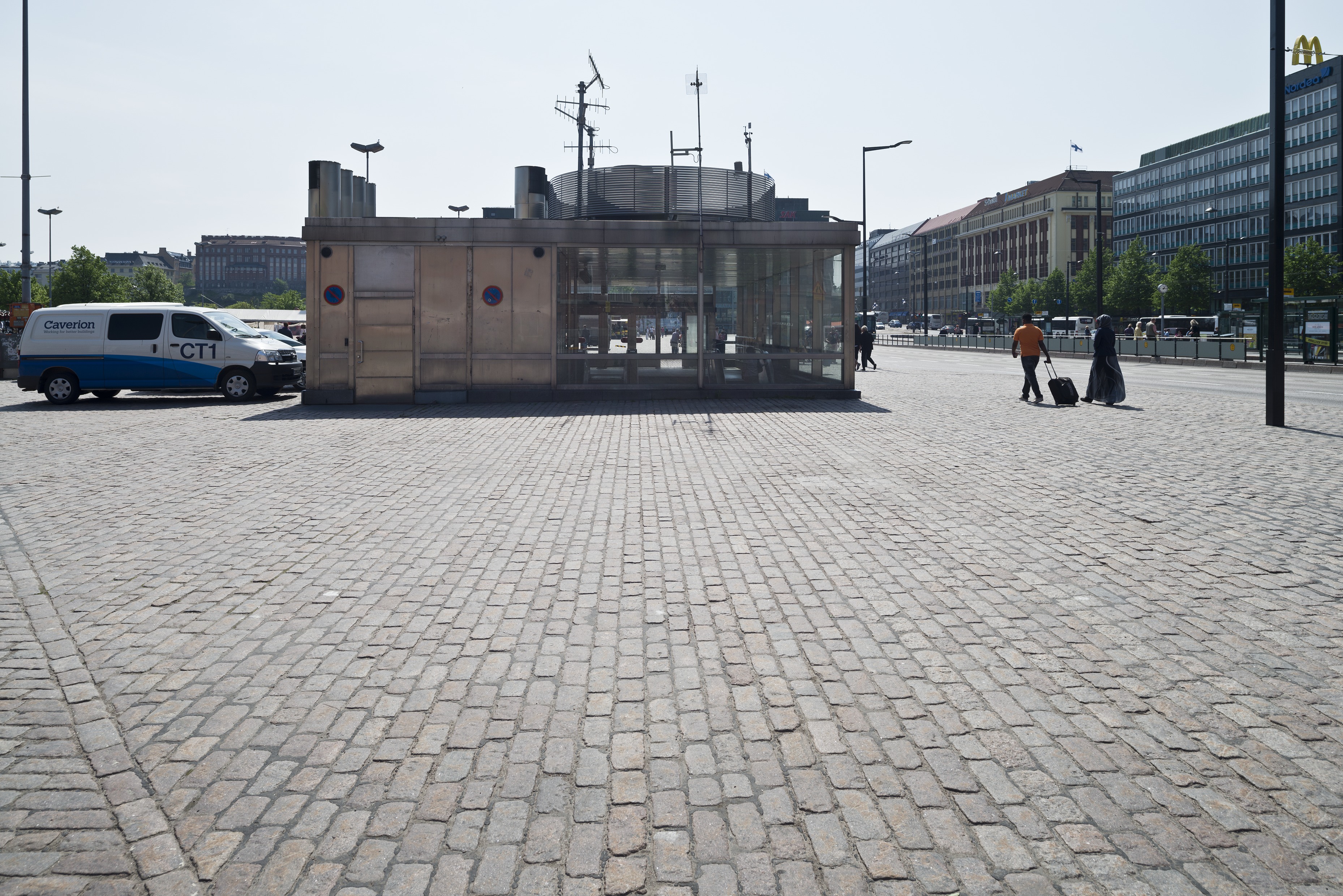 Hakaniemen metrosisäänkäynti Hakaniementorilla