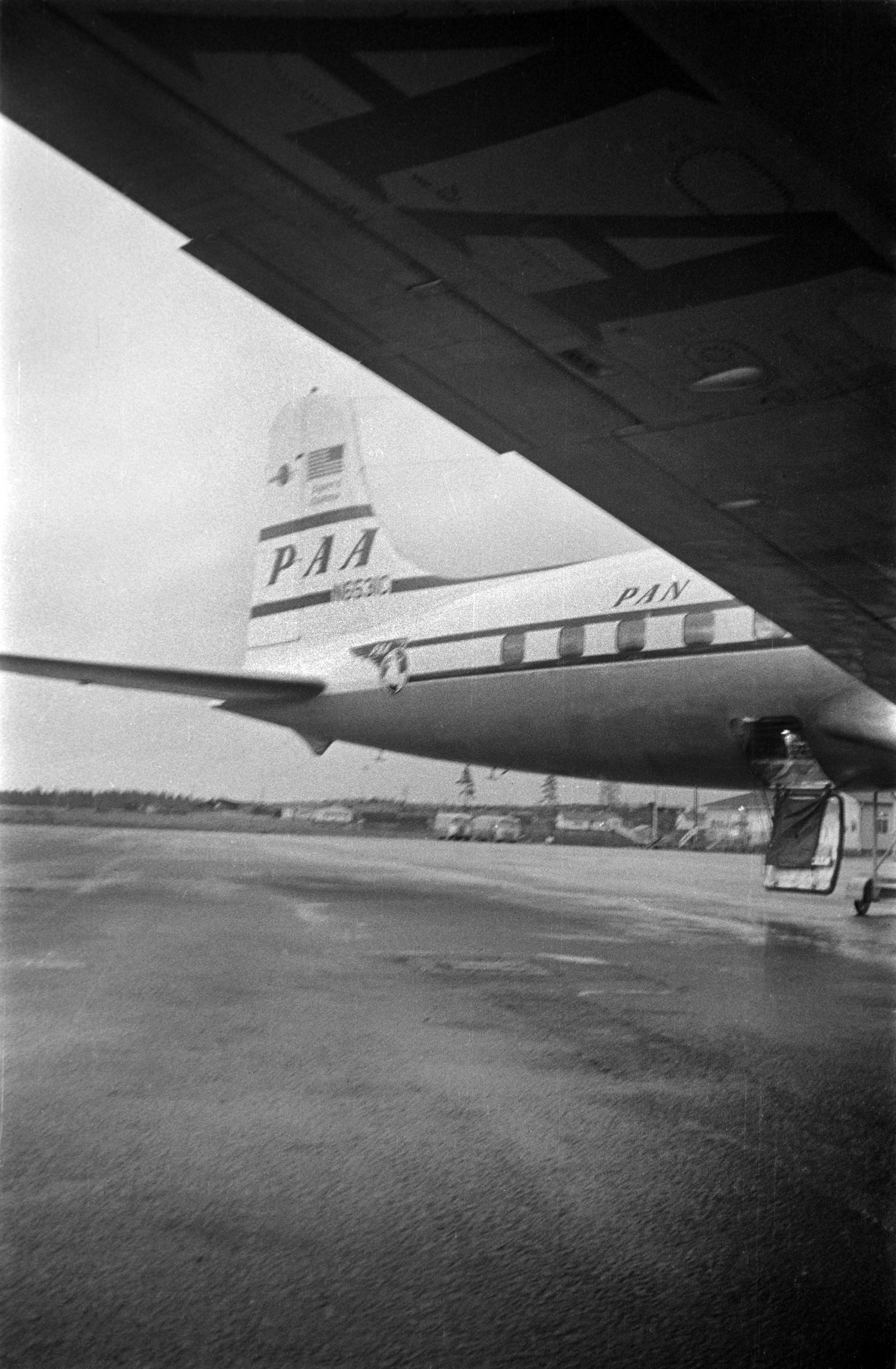 Pan America World Airways -lentoyhtiön lentokone Helsingin lentoasemalla (Seutulan lentokenttä, vuodesta 1977 virallisesti Helsinki-Vantaan lentoasema).