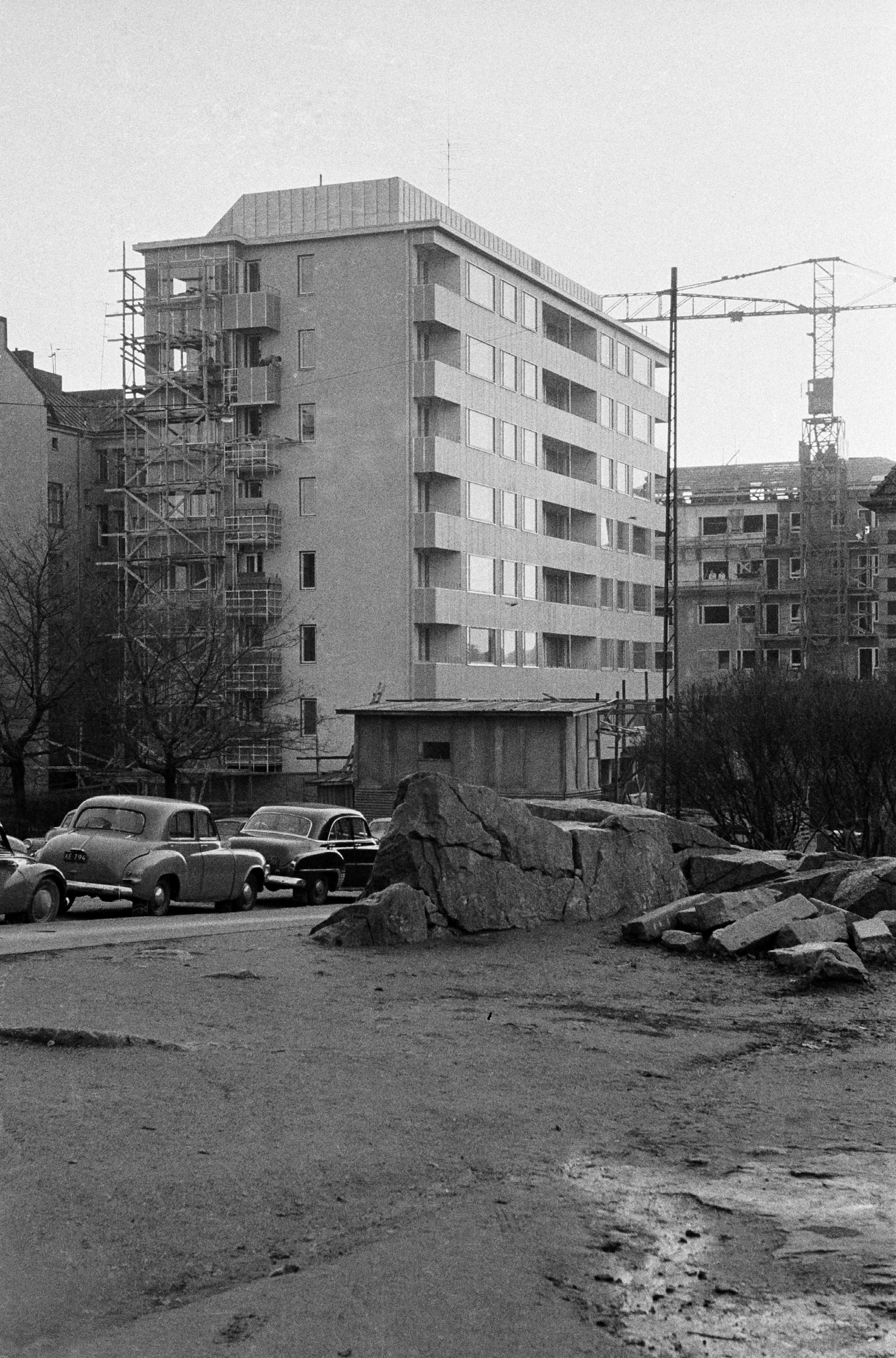Porthaninkatu 13 (Haapaniemenkuja, nyk. Ässänrinne 10) kuvattuna pohjoisesta. Rakennusvuosi 1960.