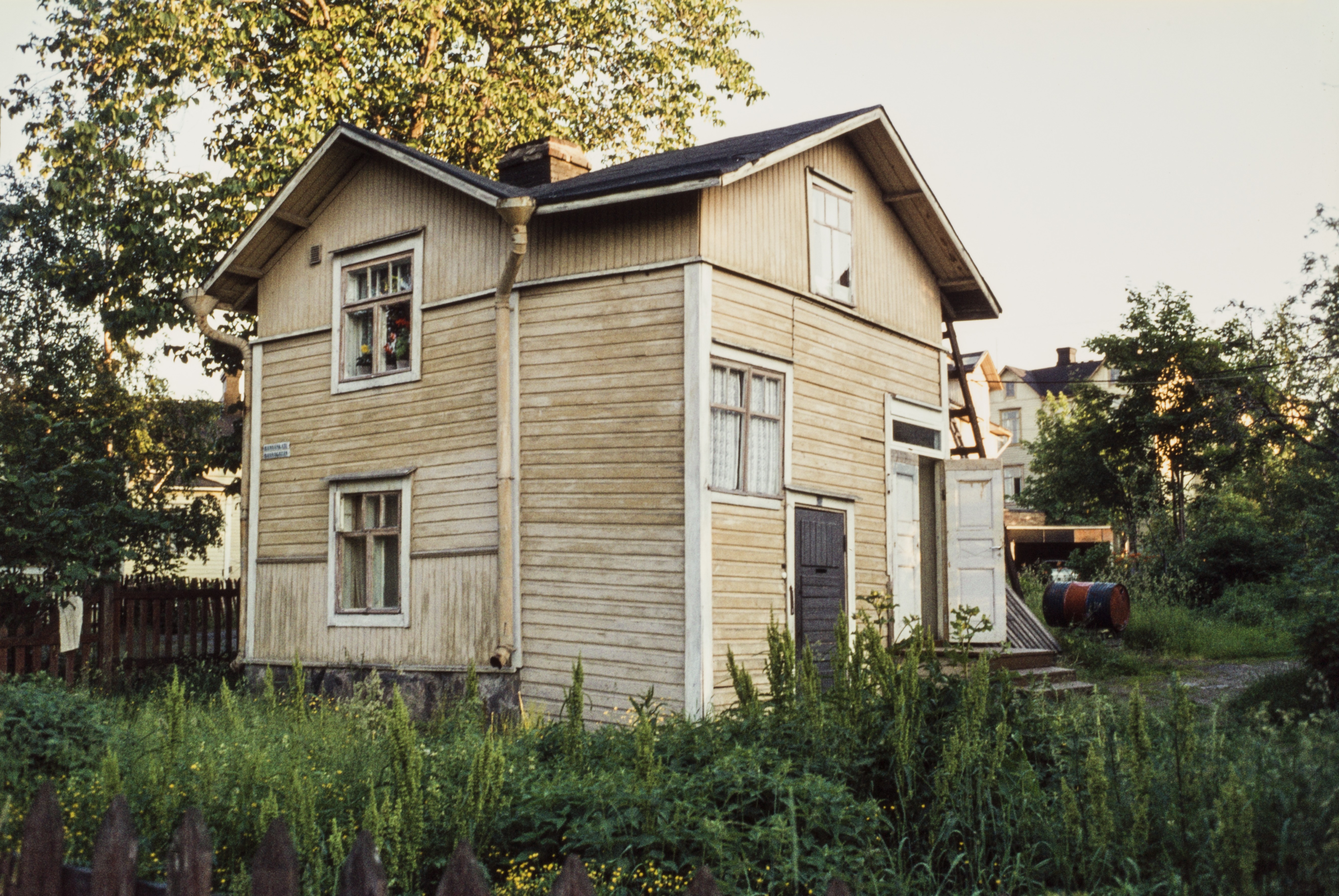 Pieni Asuinrakennus Puu-Pasilassa. 1970-luku.