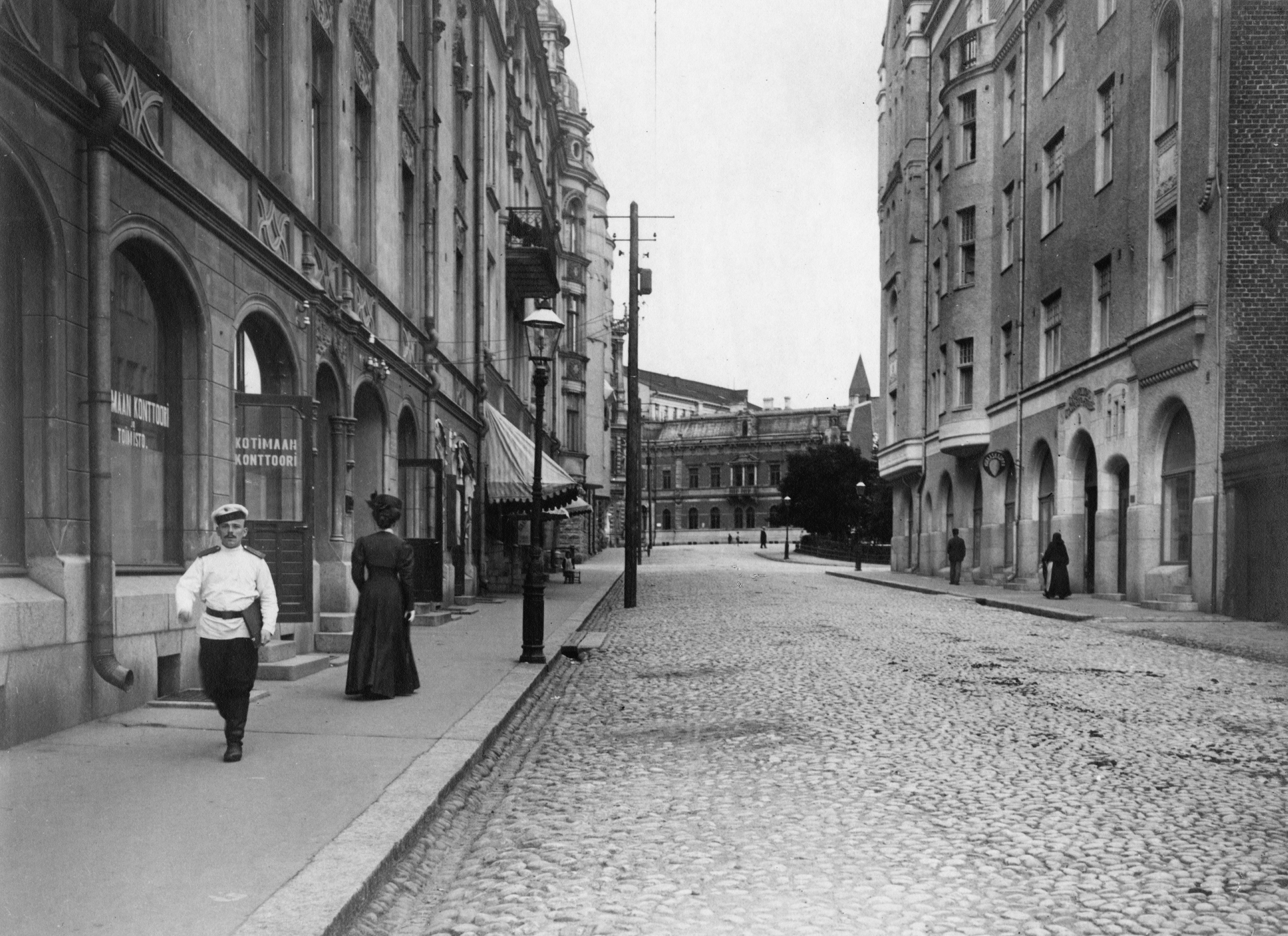 Uudenmaankatu 2, 9, 7, taustalla Erottajankatu 13.