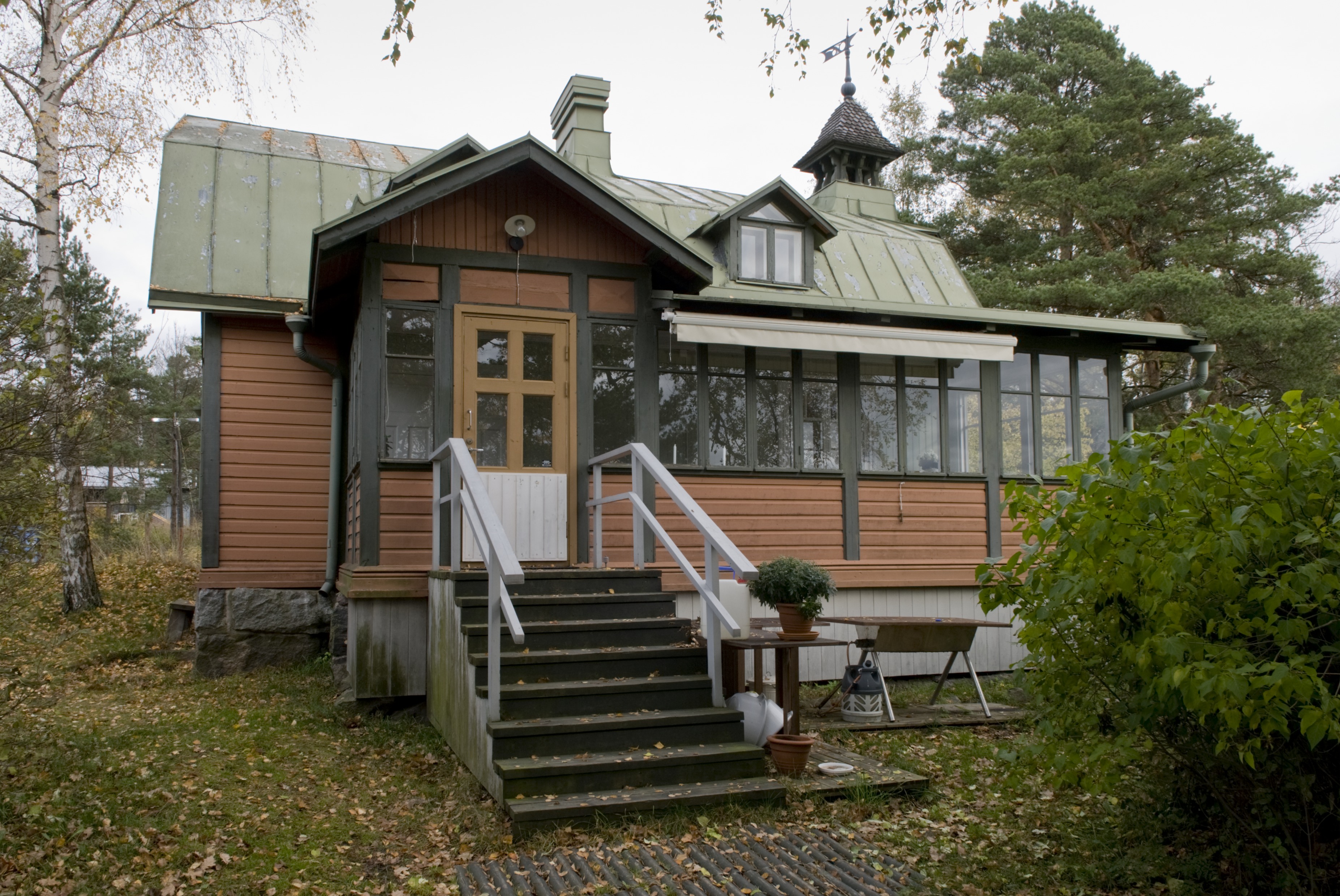 Laajasalo Vuorilahti, Villa Wuorion vierastalo Villa Bergvik.