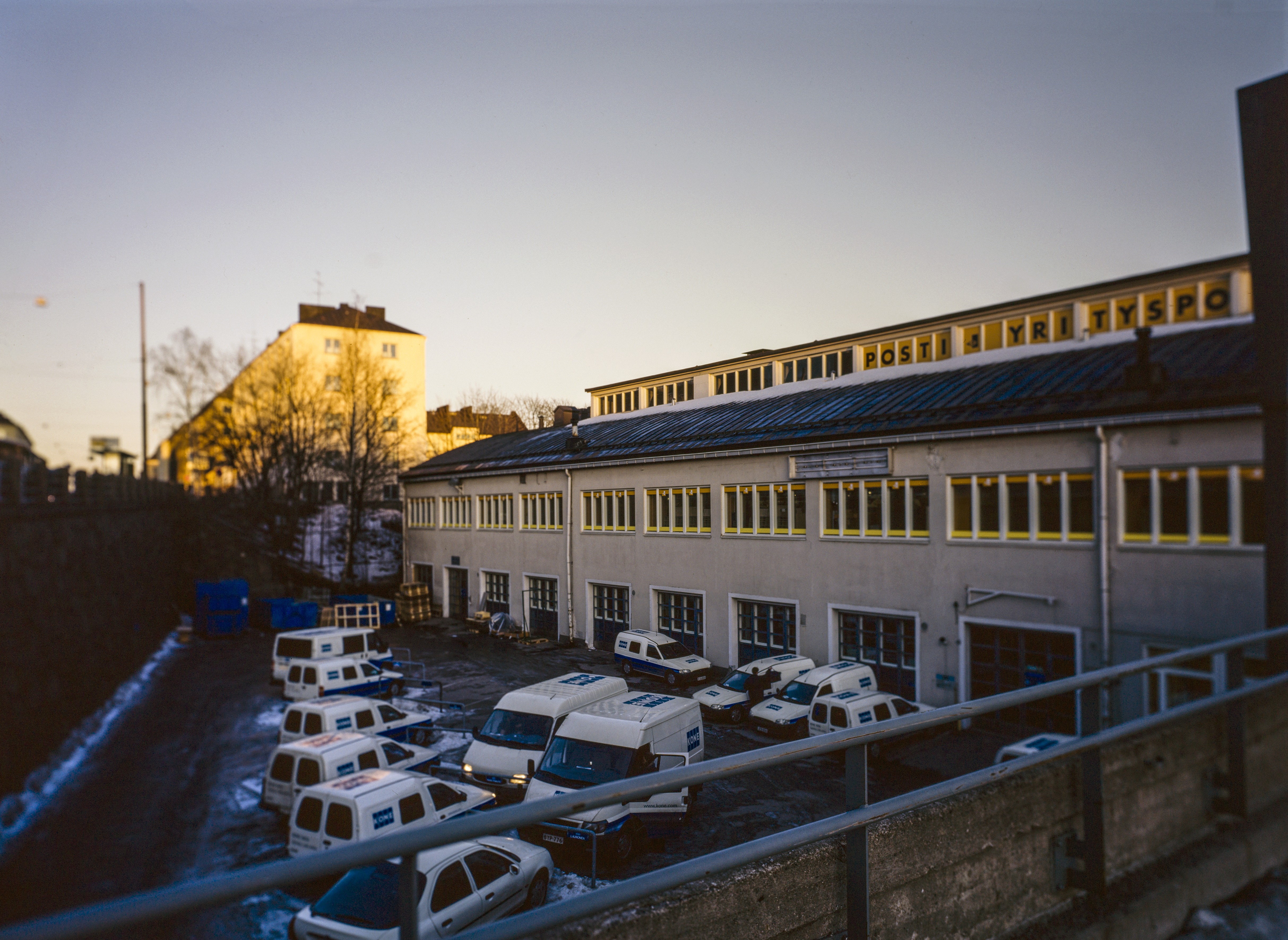 Sturenkatu 21 - Industrial Street 5 - Roineentie 10 . Machine Oy service cars in front of the car hall