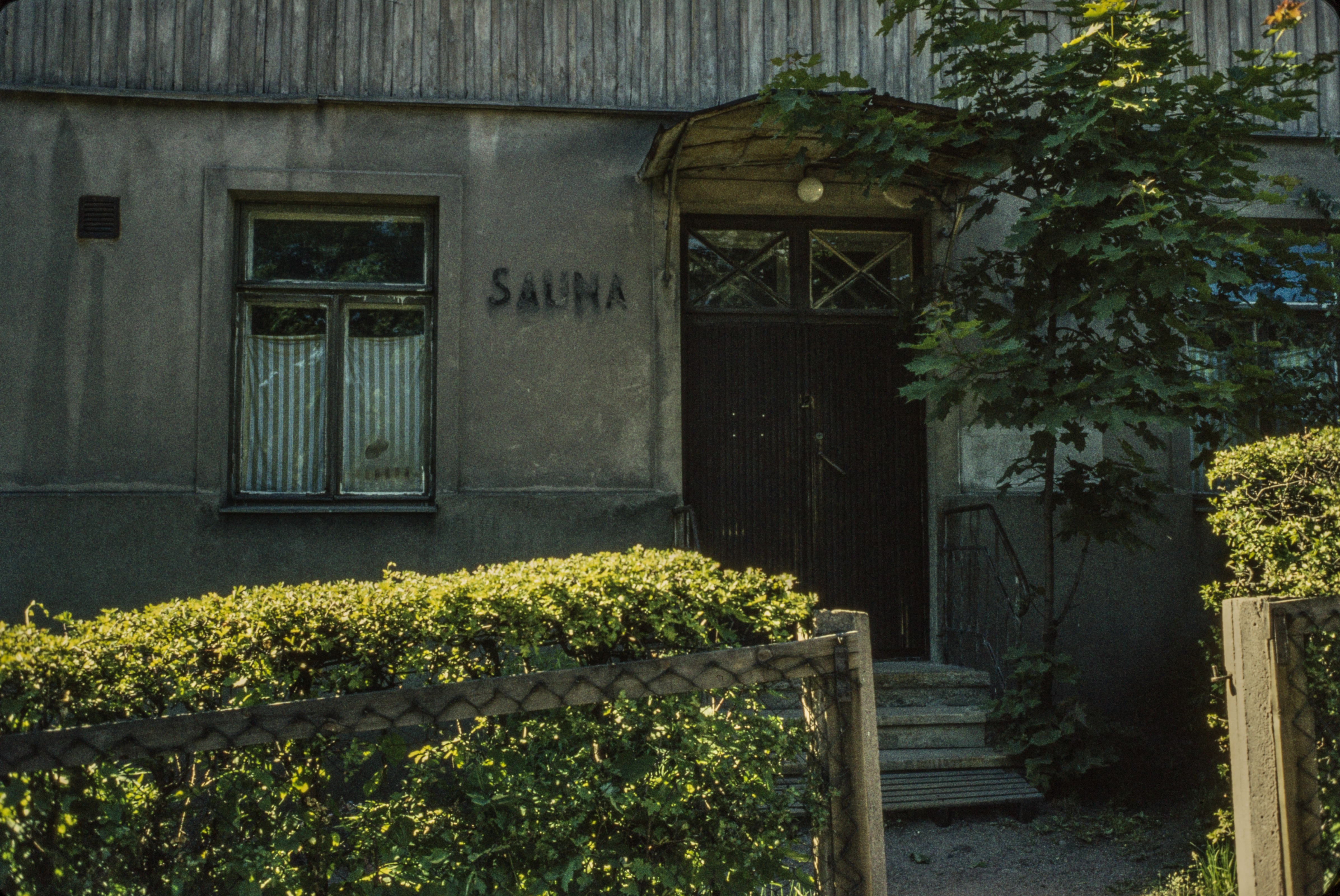 Julkinen sauna Puu-Pasilassa, Kyllikinkatu 4. – Oras Patrick, valokuvaaja -  Ajapaik