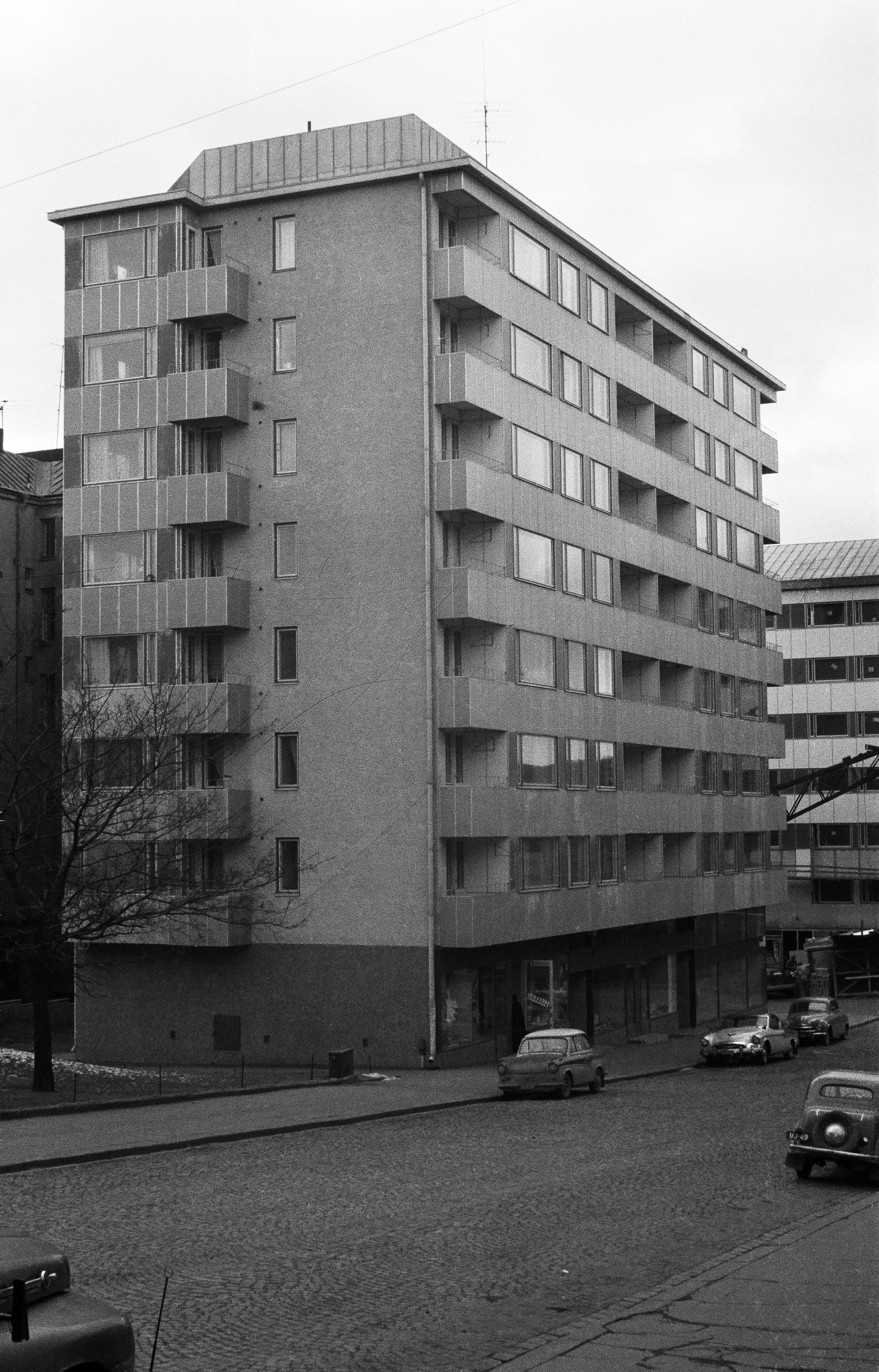 Porthaninkatu 13 (Haapaniemenkuja, nyk. Ässänrinne 10) kuvattuna pohjoisesta. Rakennusvuosi 1960.