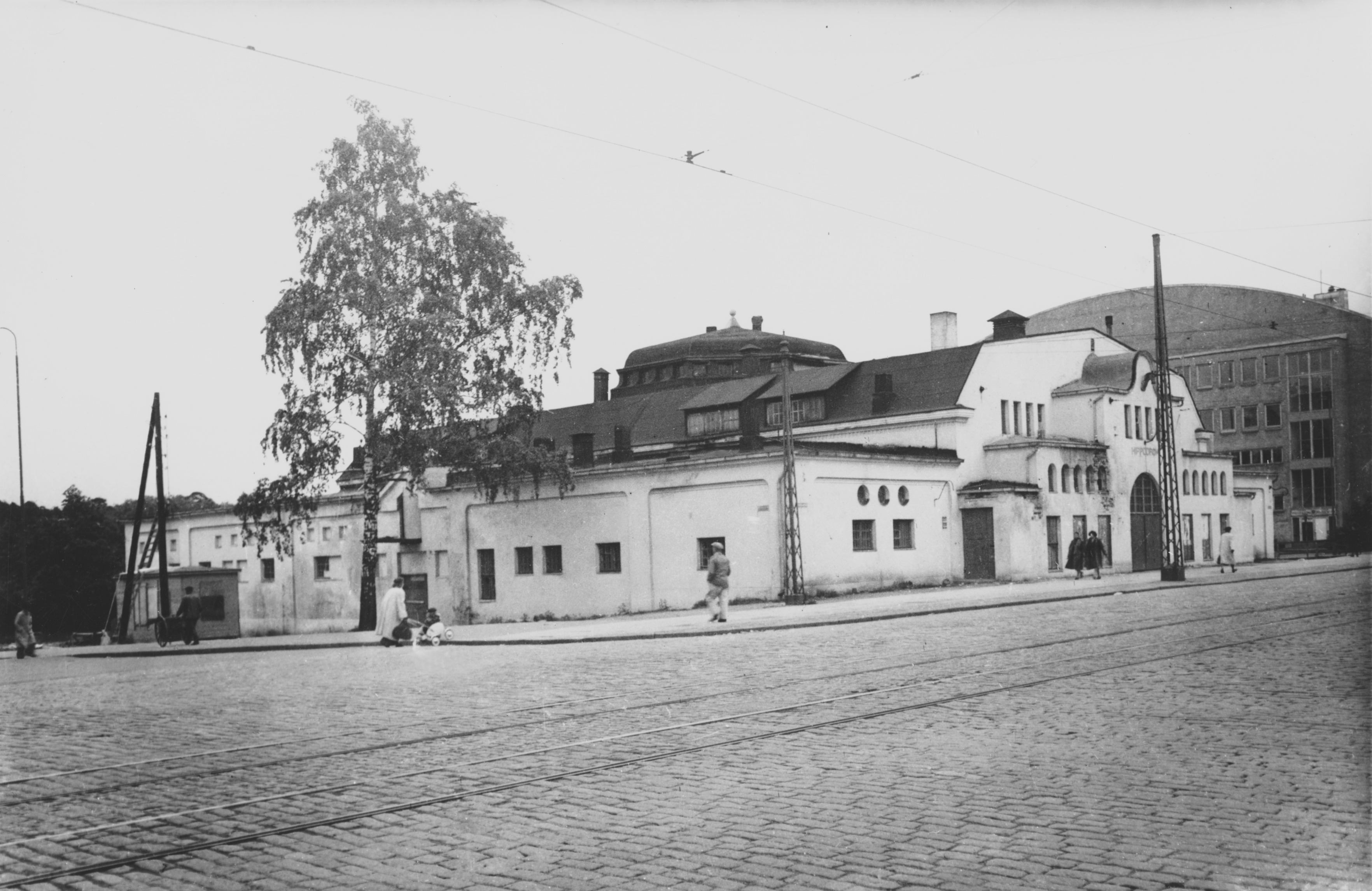 Mannerheimintie 17, Hippodrom.