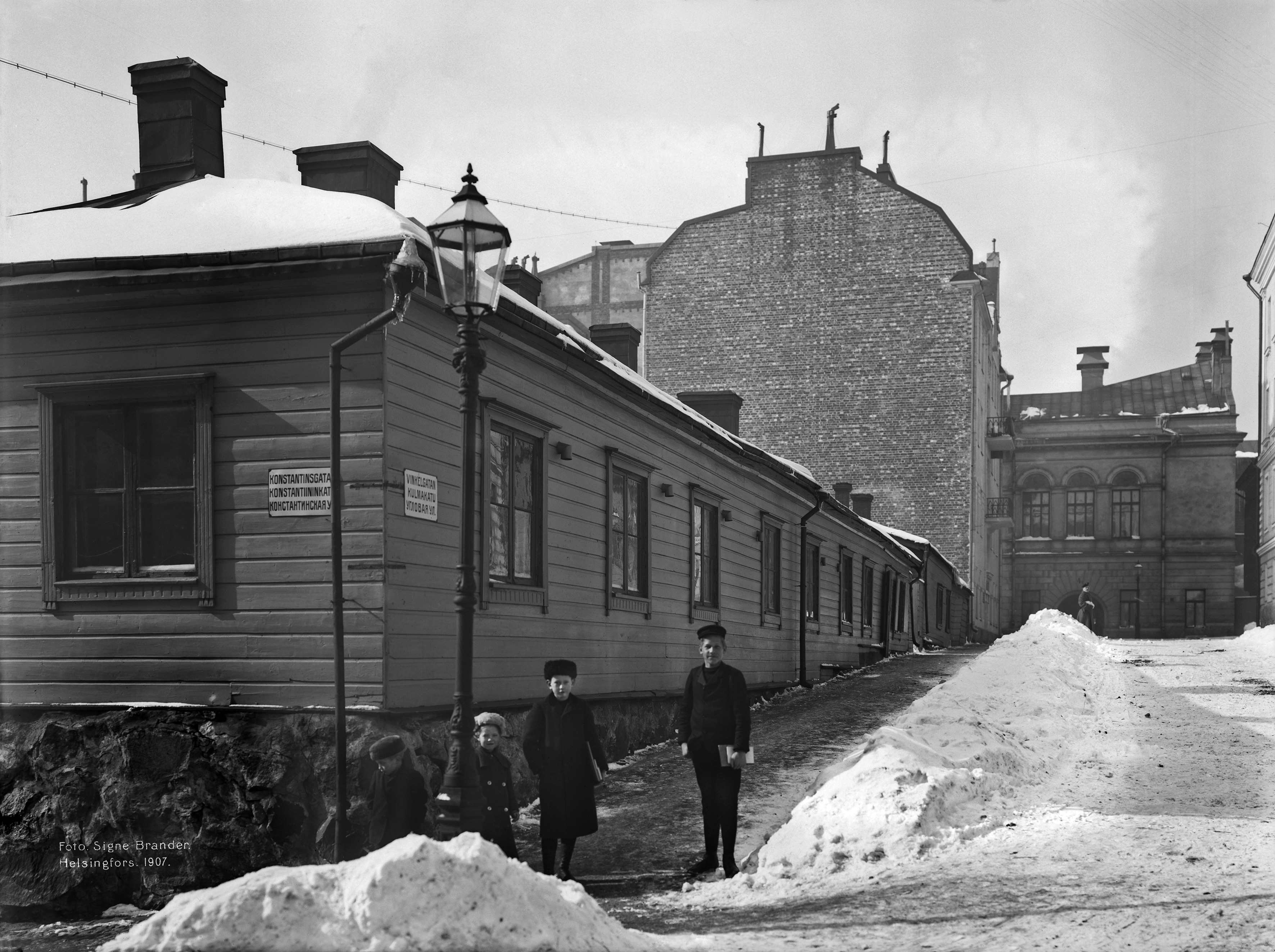 Kulmakatu 2 (2a, 2b), 4a, 4b. - Konstantininkatu (Meritullinkatu) 26.