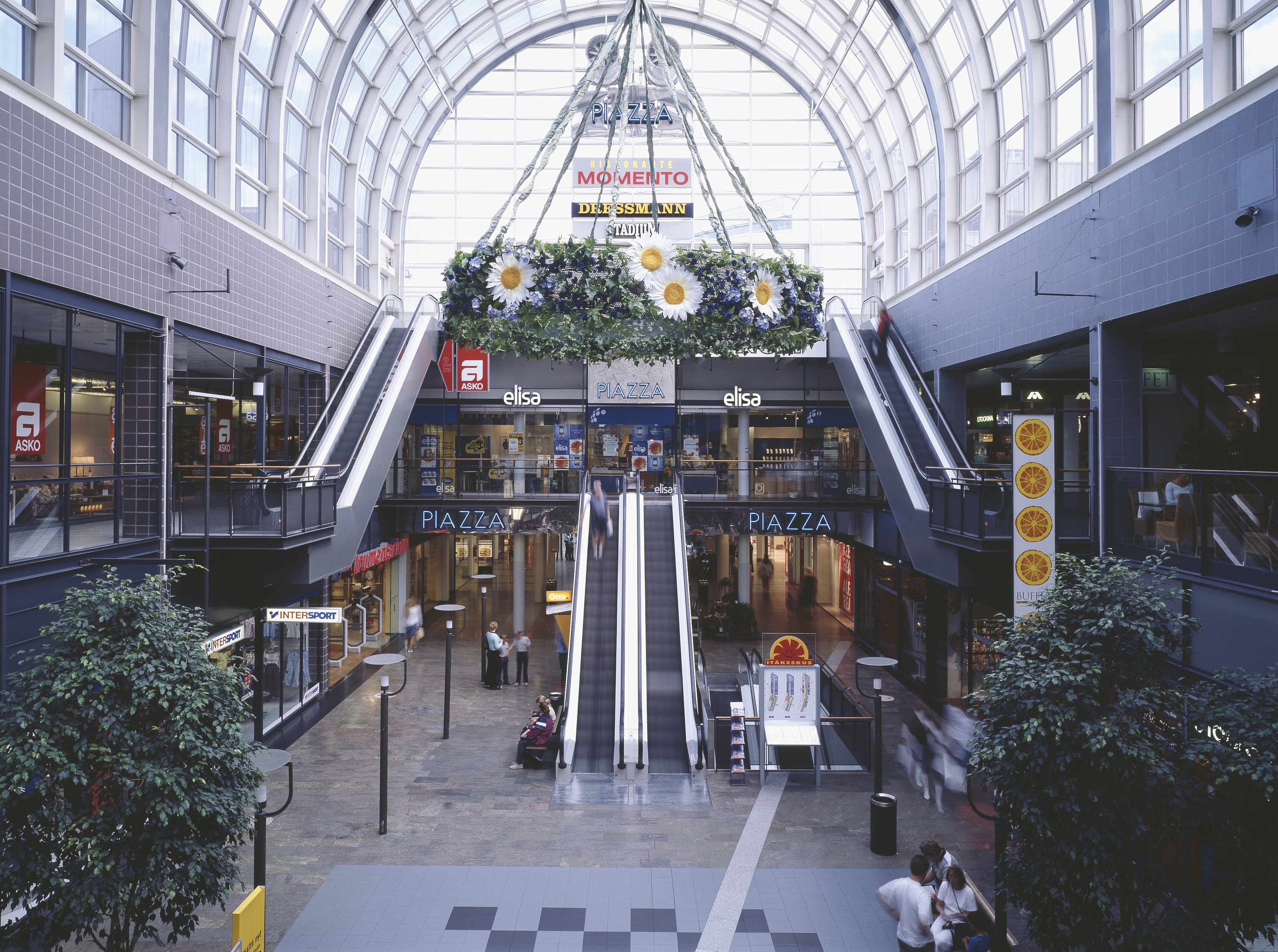 Itäkeskuksen kauppakeskus, Bulevardi ja Piazza.
