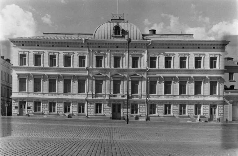 Korkeimpien oikeuksien talo; Pohjoisesplanadi 3 & Helenankatu 1; Helsinki