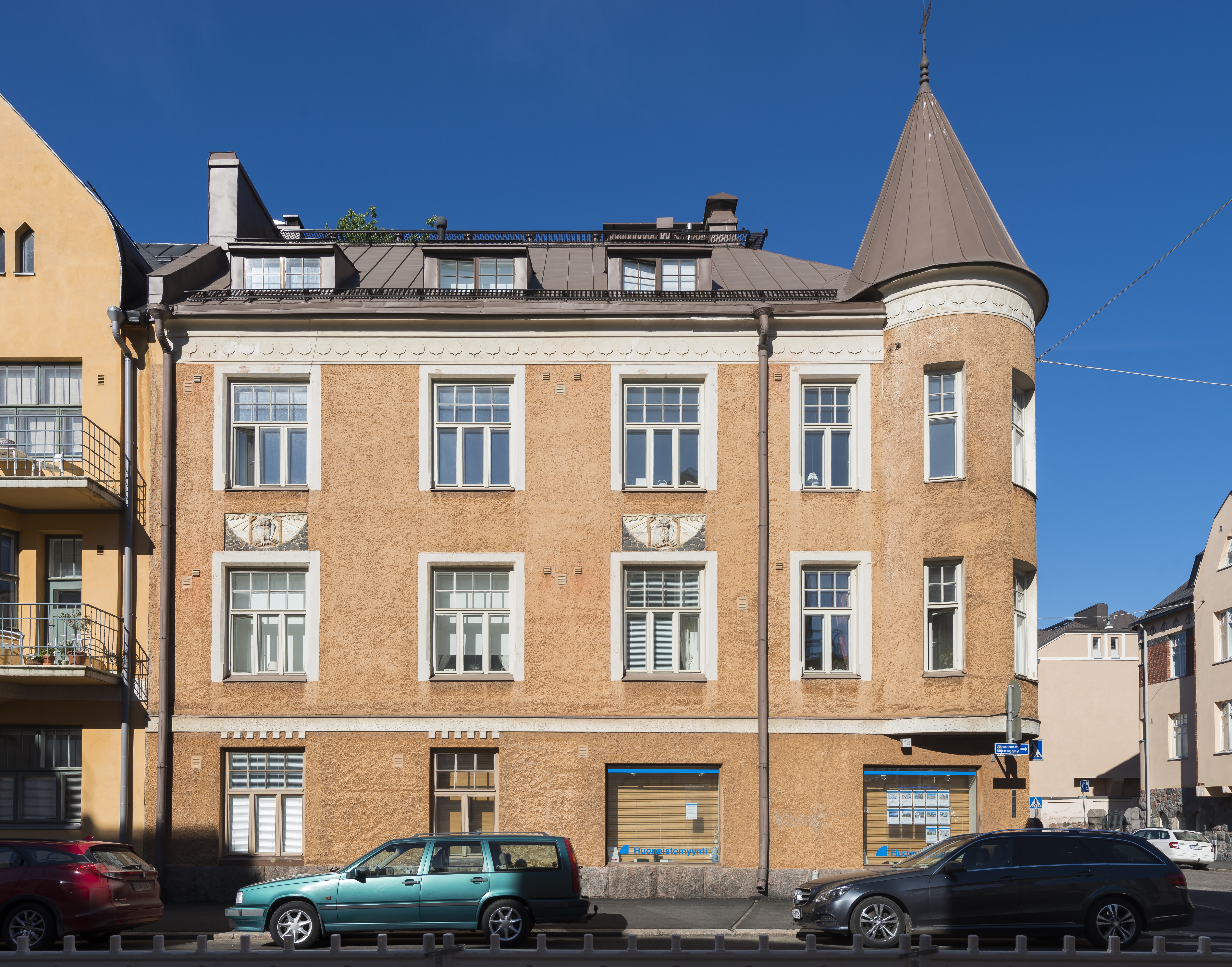 Huvilakatu 16. Rakennustoimisto Nyberg & Löppösen suunnittelema rakennus vuodelta 1906.