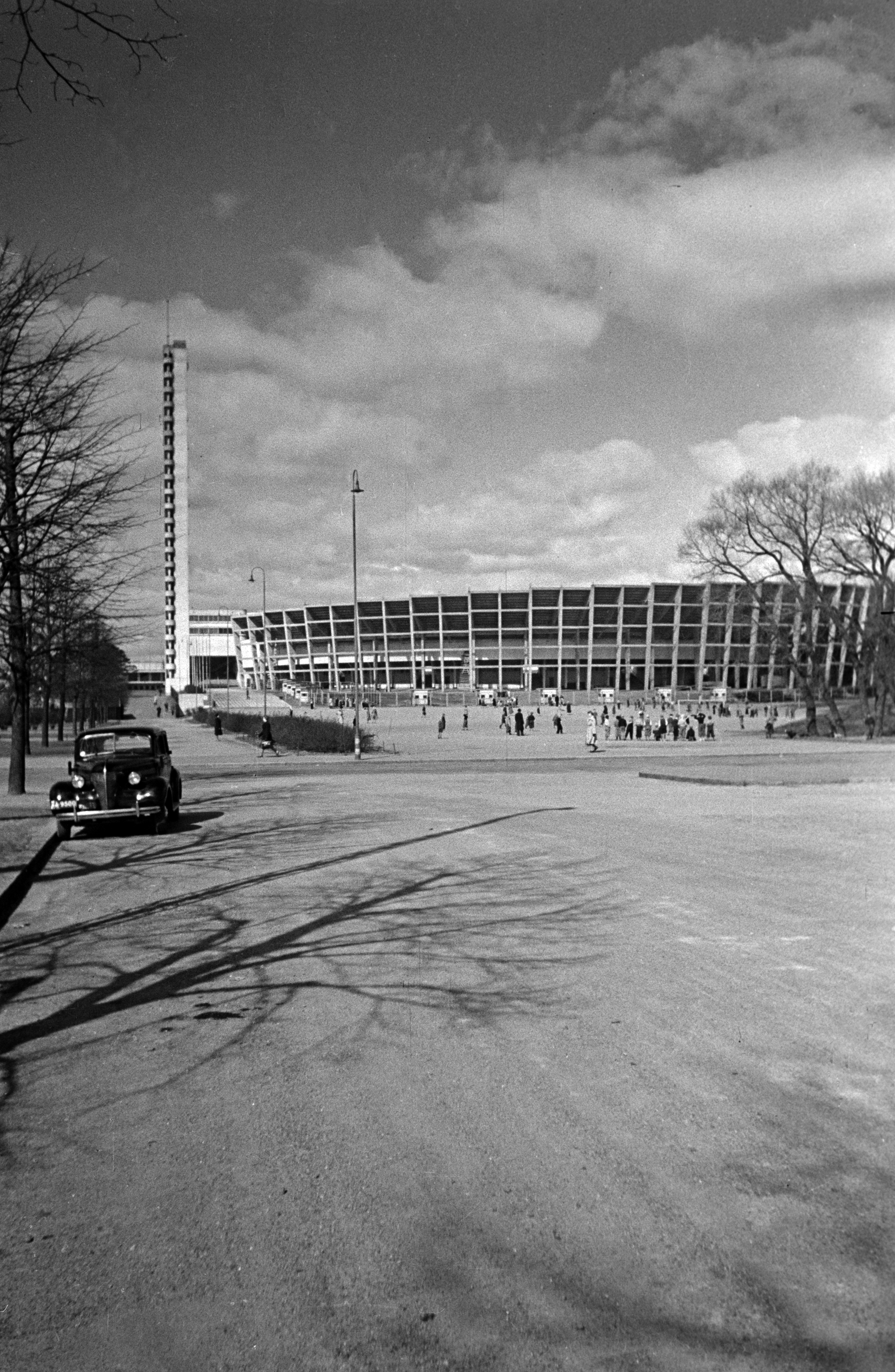 Paavo Nurmen tie 1. Olympiastadion.
